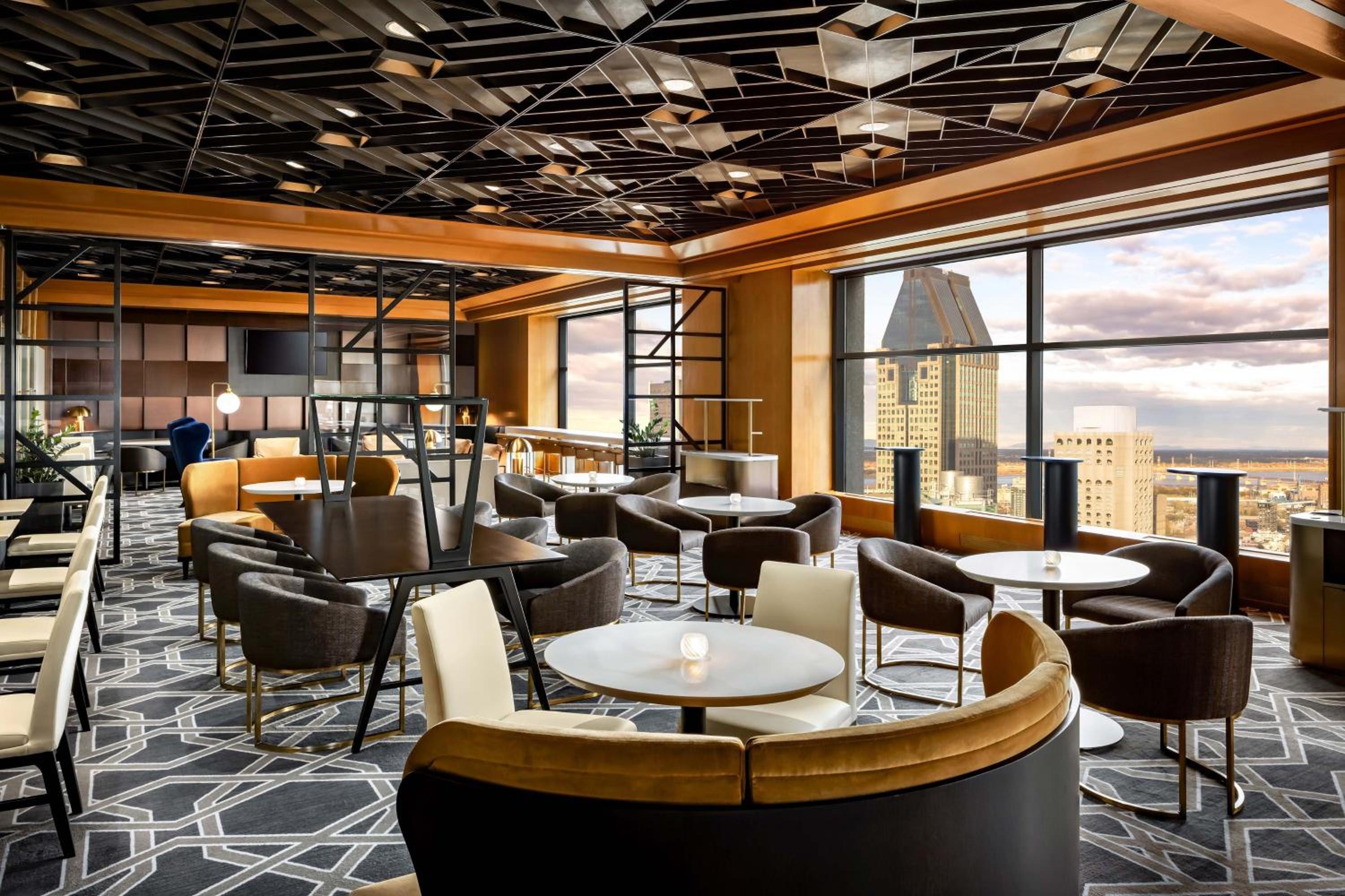 Club level, Guest room, 1 King, High floor - Photo 7