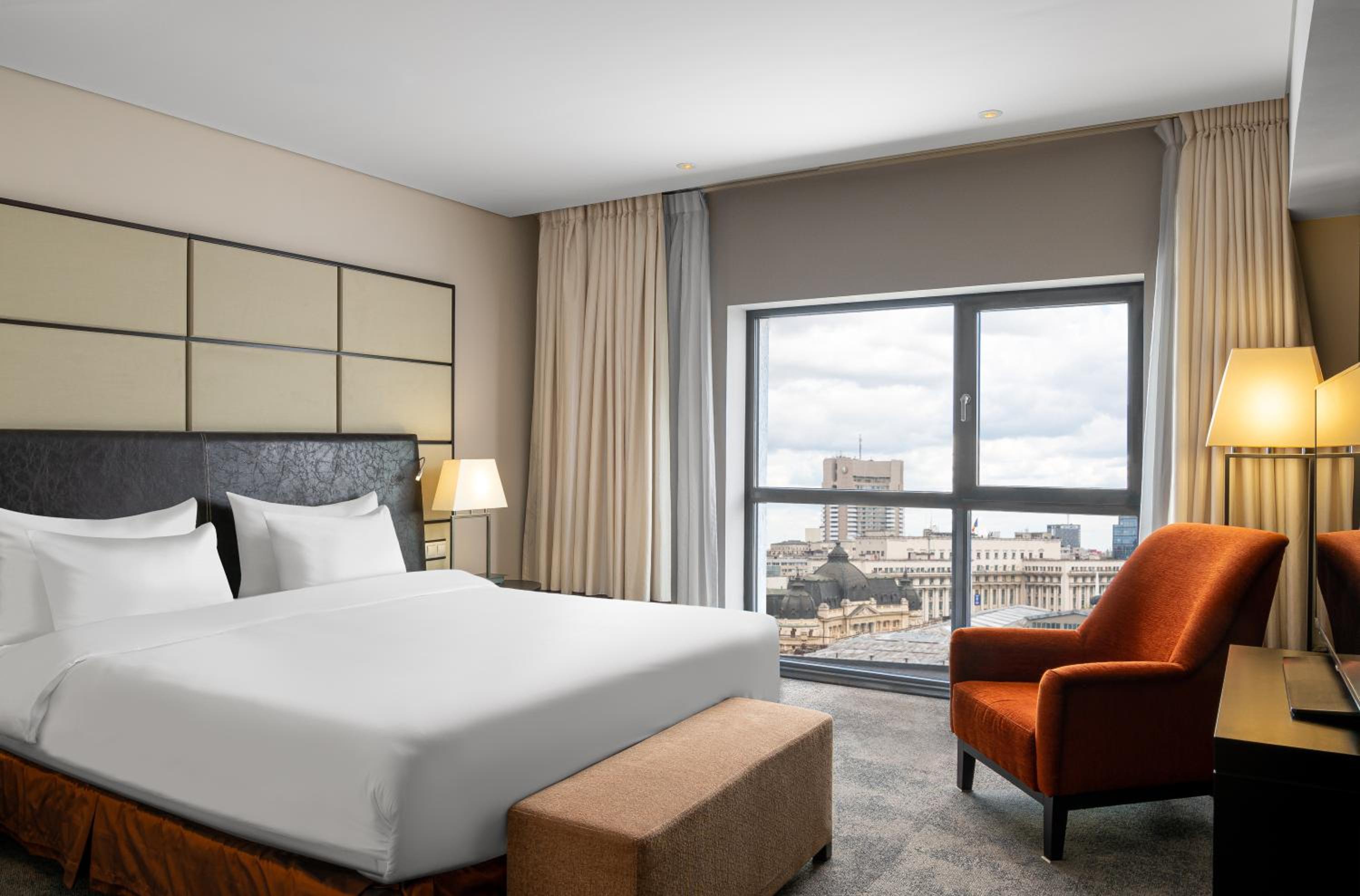 Suite with Lounge Access - Photo 1