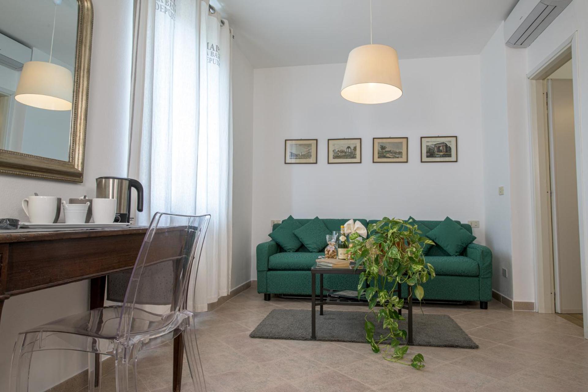Superior Family Room photo 3