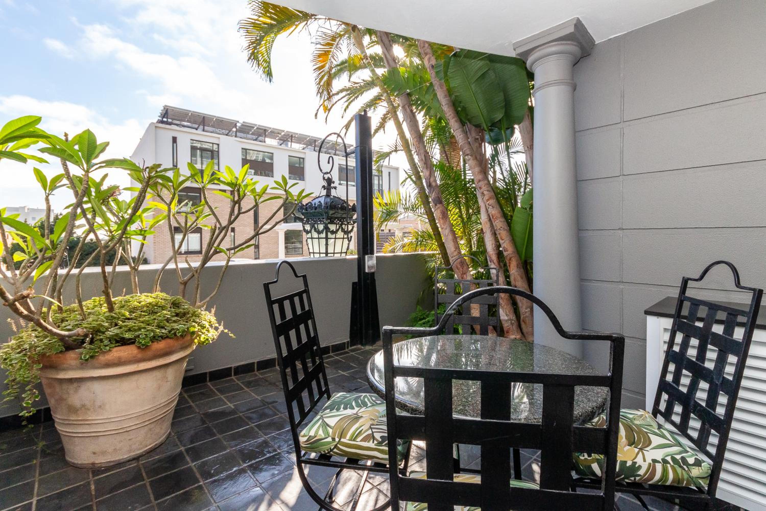 Three Bedroom African Apartment with Garden photo 2