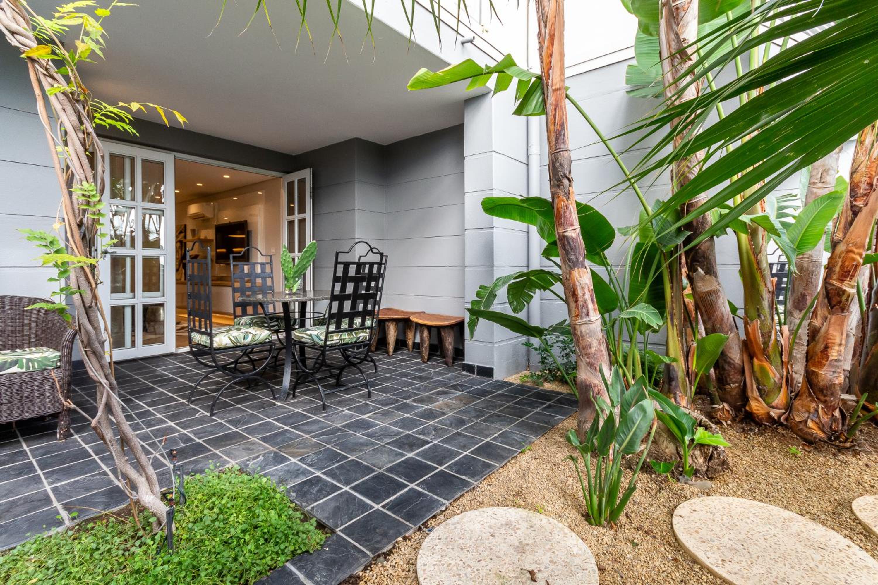 Three Bedroom African Apartment with Garden photo 3