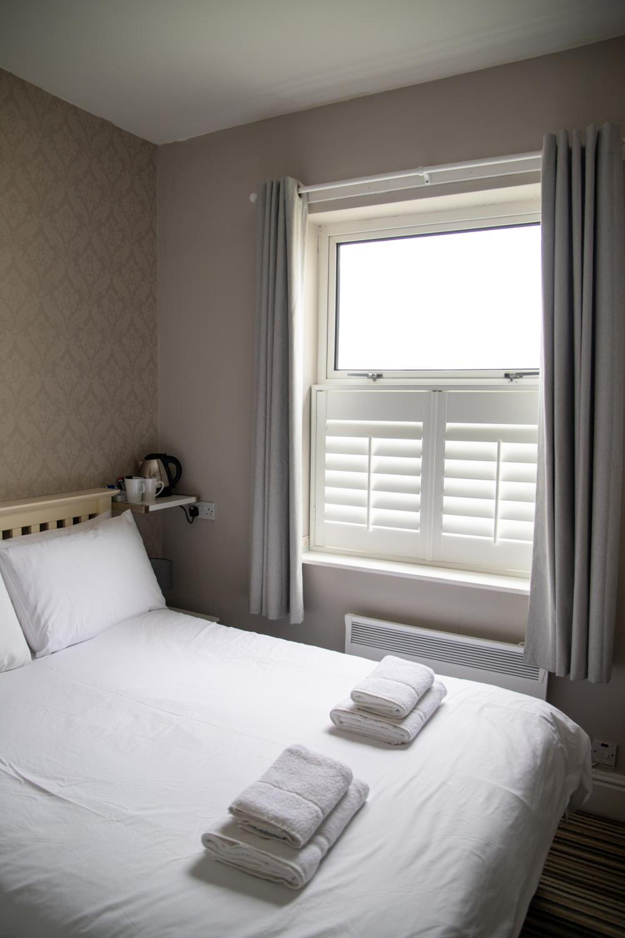 Economy Double Room - Not Pet Friendly - Photo 1