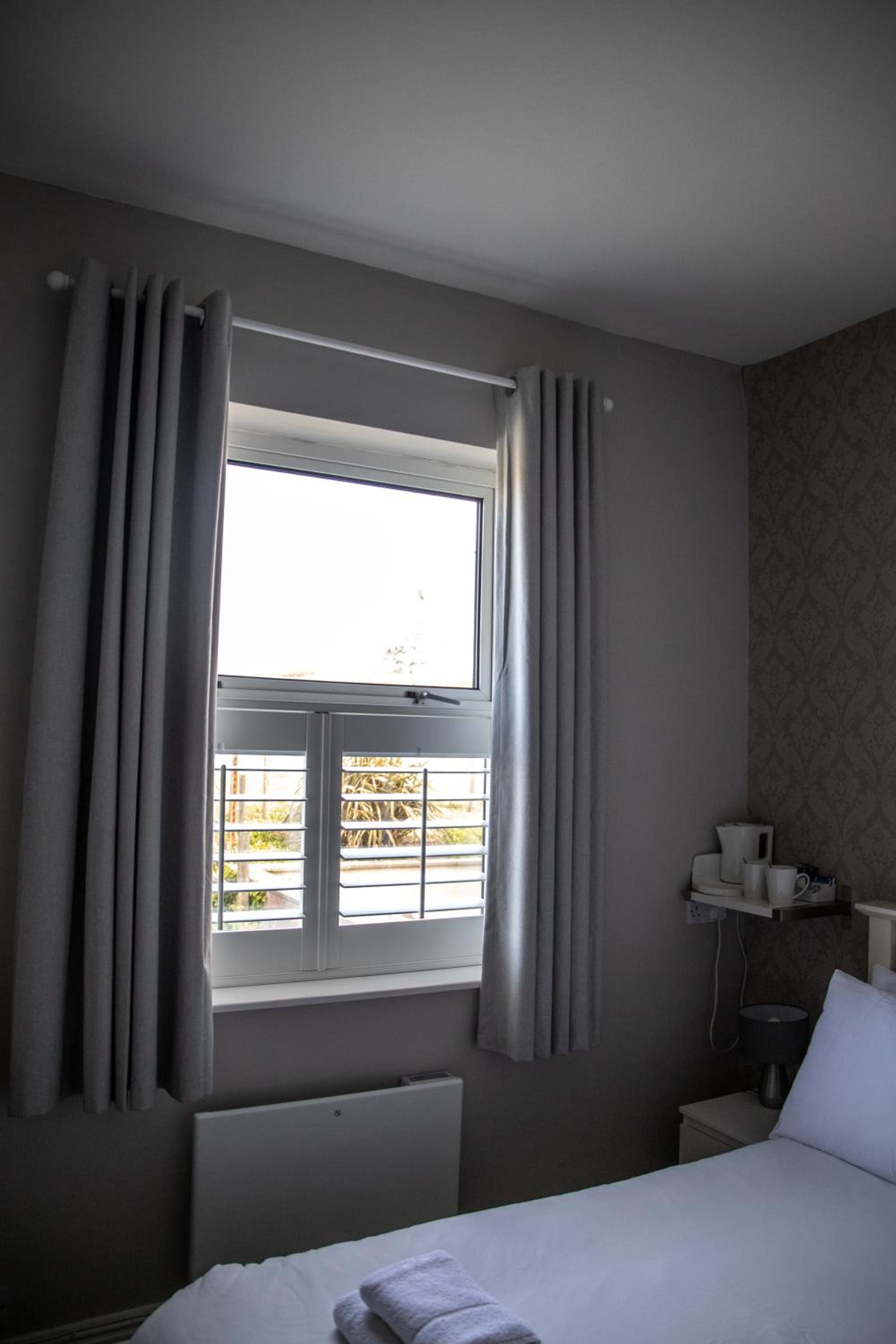 Economy Double Room - Not Pet Friendly - Photo 7