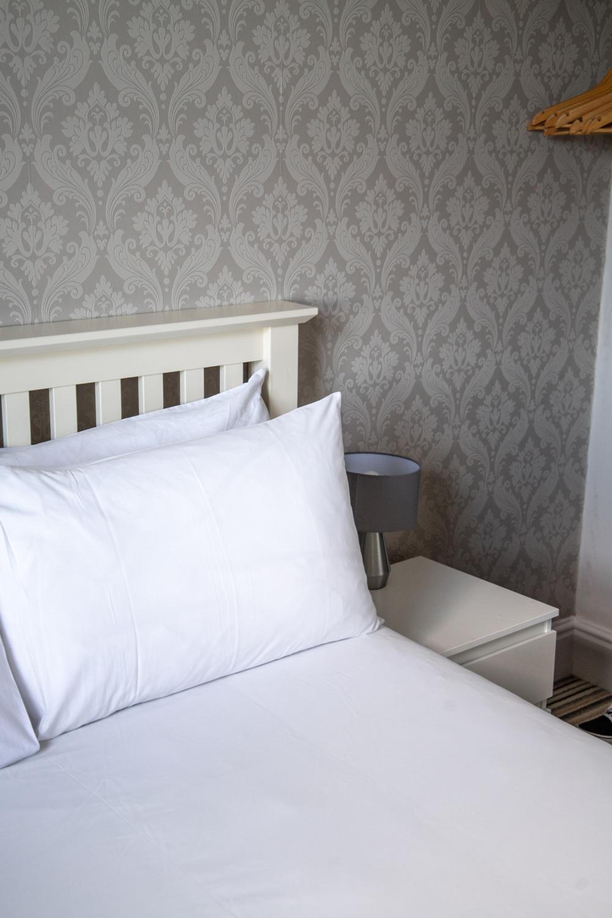 Economy Double Room - Not Pet Friendly - Photo 5