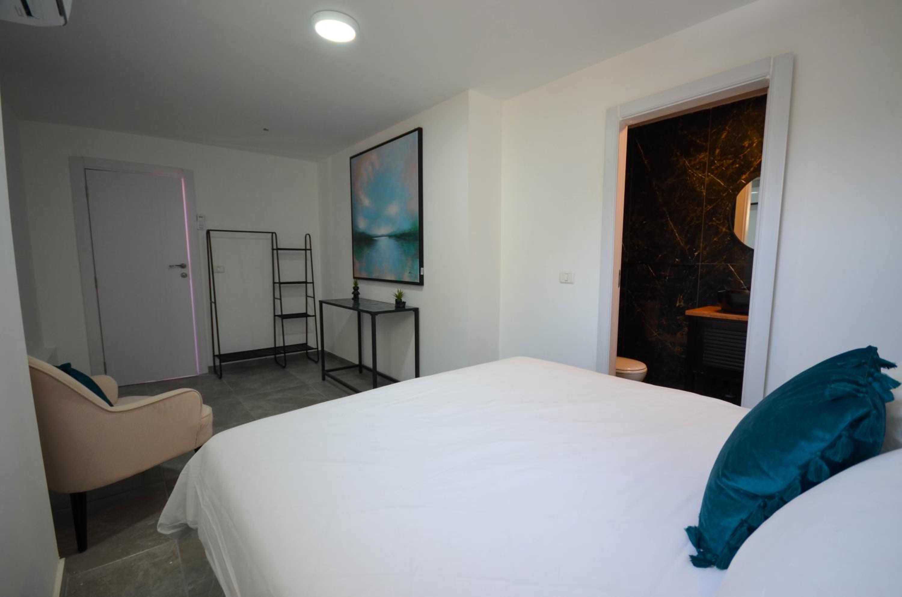 King Suite with Pool View photo 3