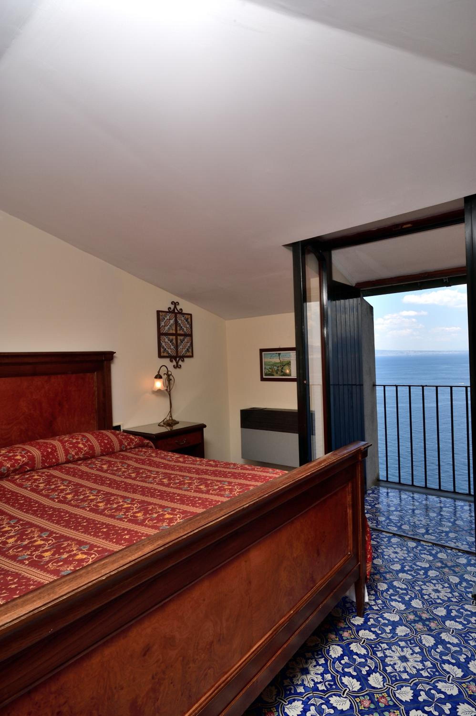 Superior Double Room with Sea View - Photo 1