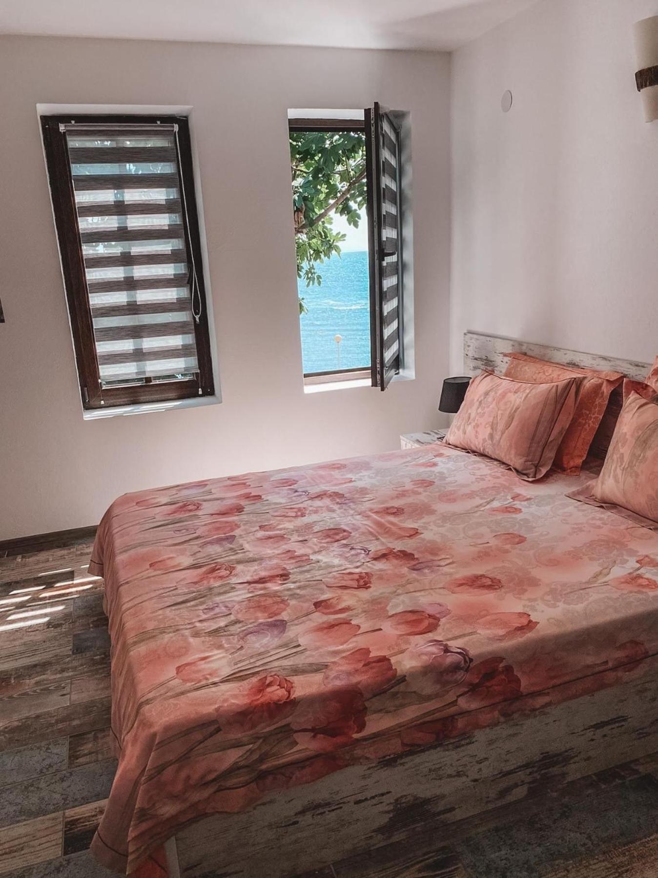 Deluxe Double Room with Sea View photo 3