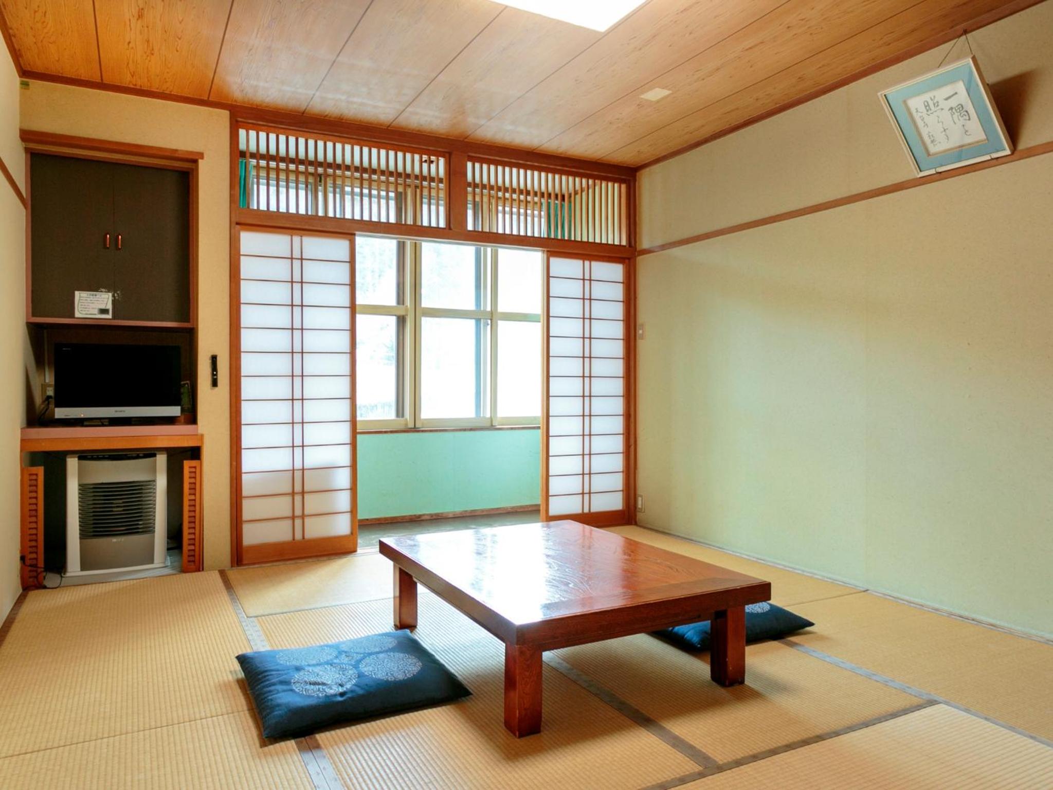 Economy Triple Room with Shared Bathroom