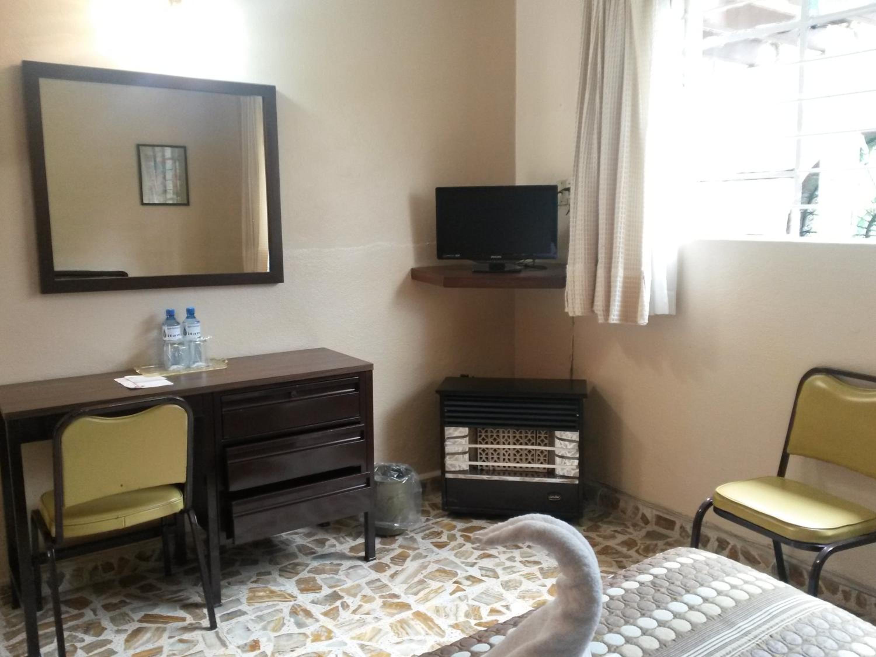 Budget Double Room photo 3