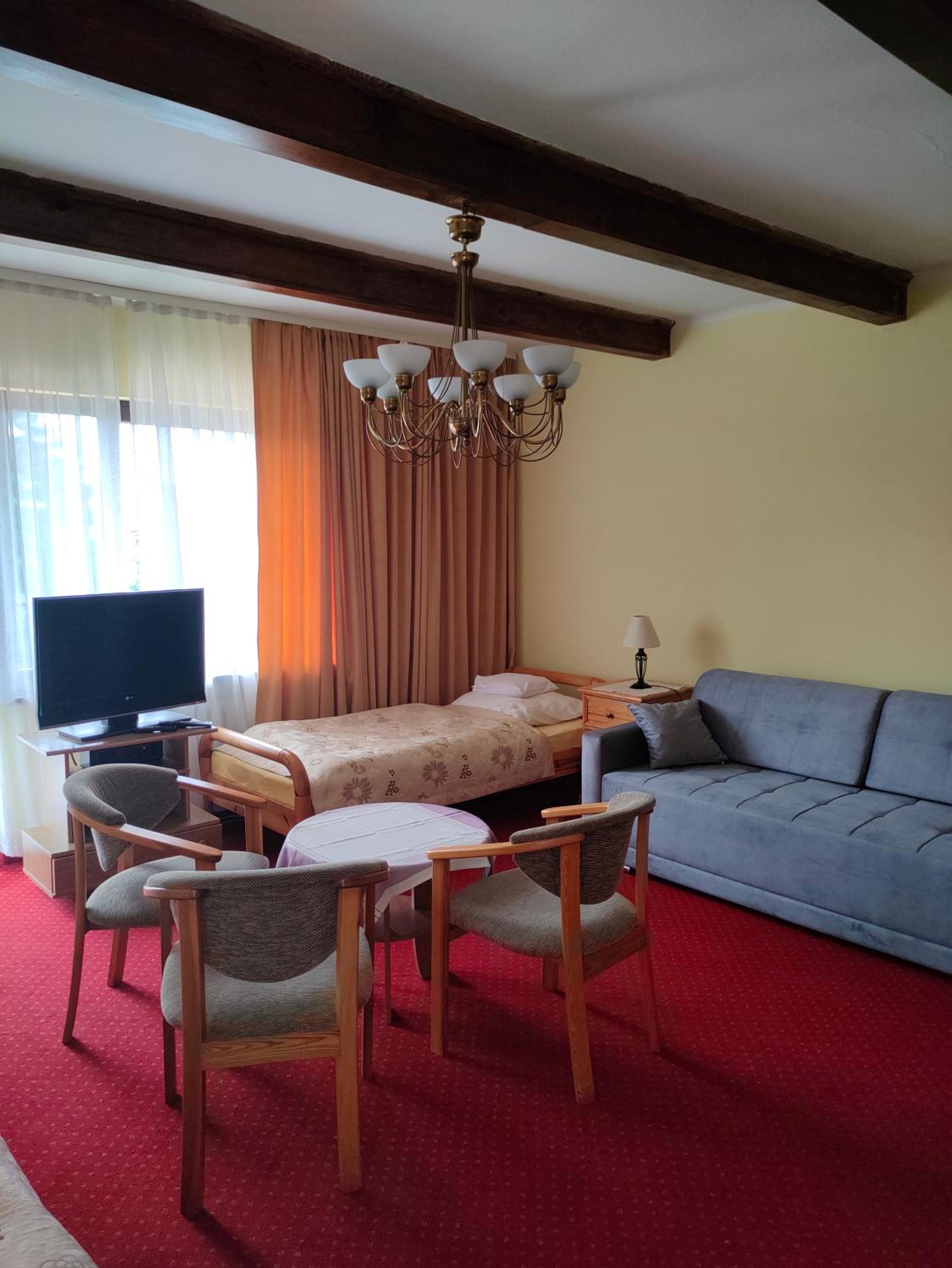 Double Room with Private Bathroom - Photo 8