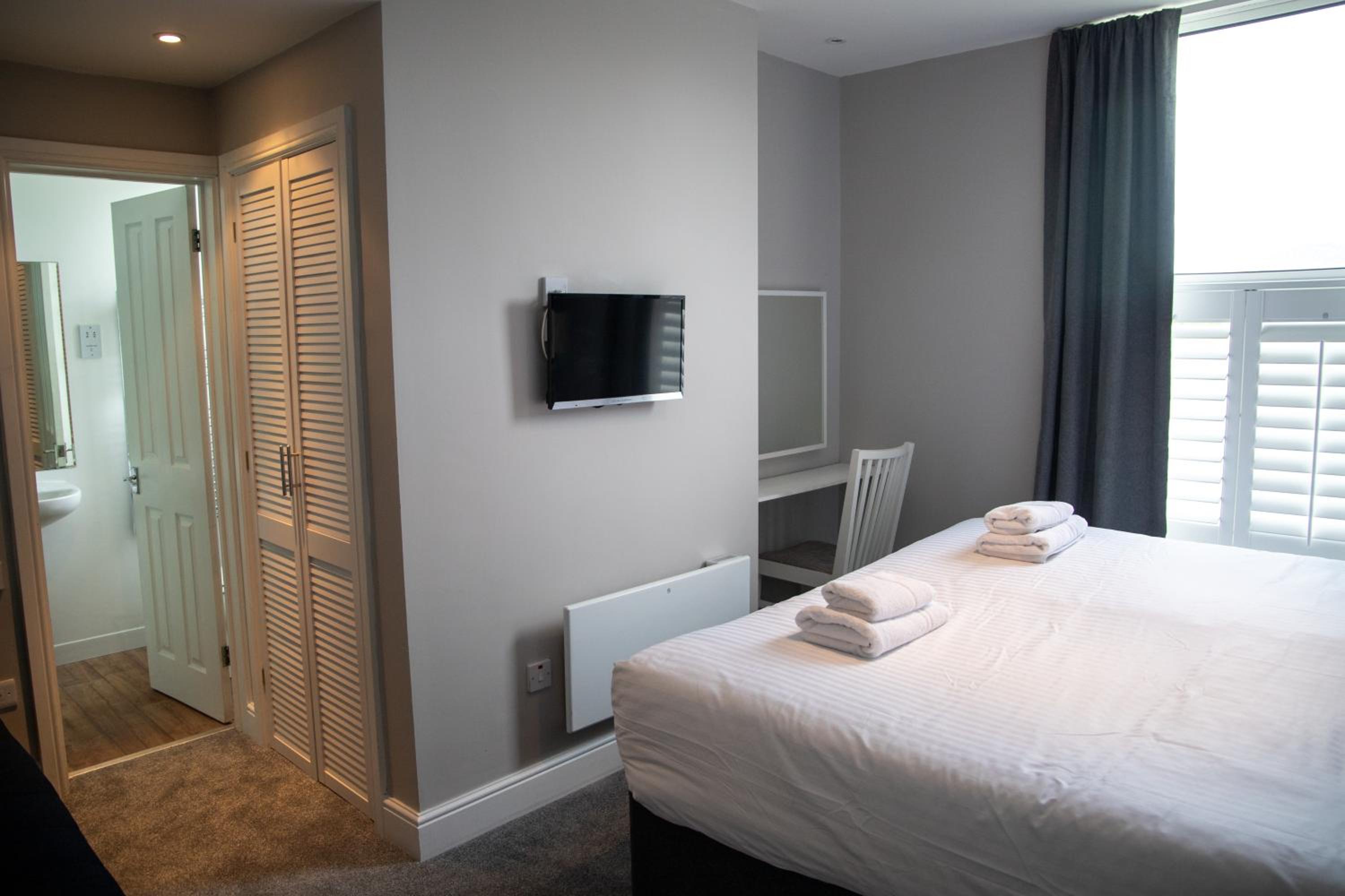 Double or Twin Room - Photo 9