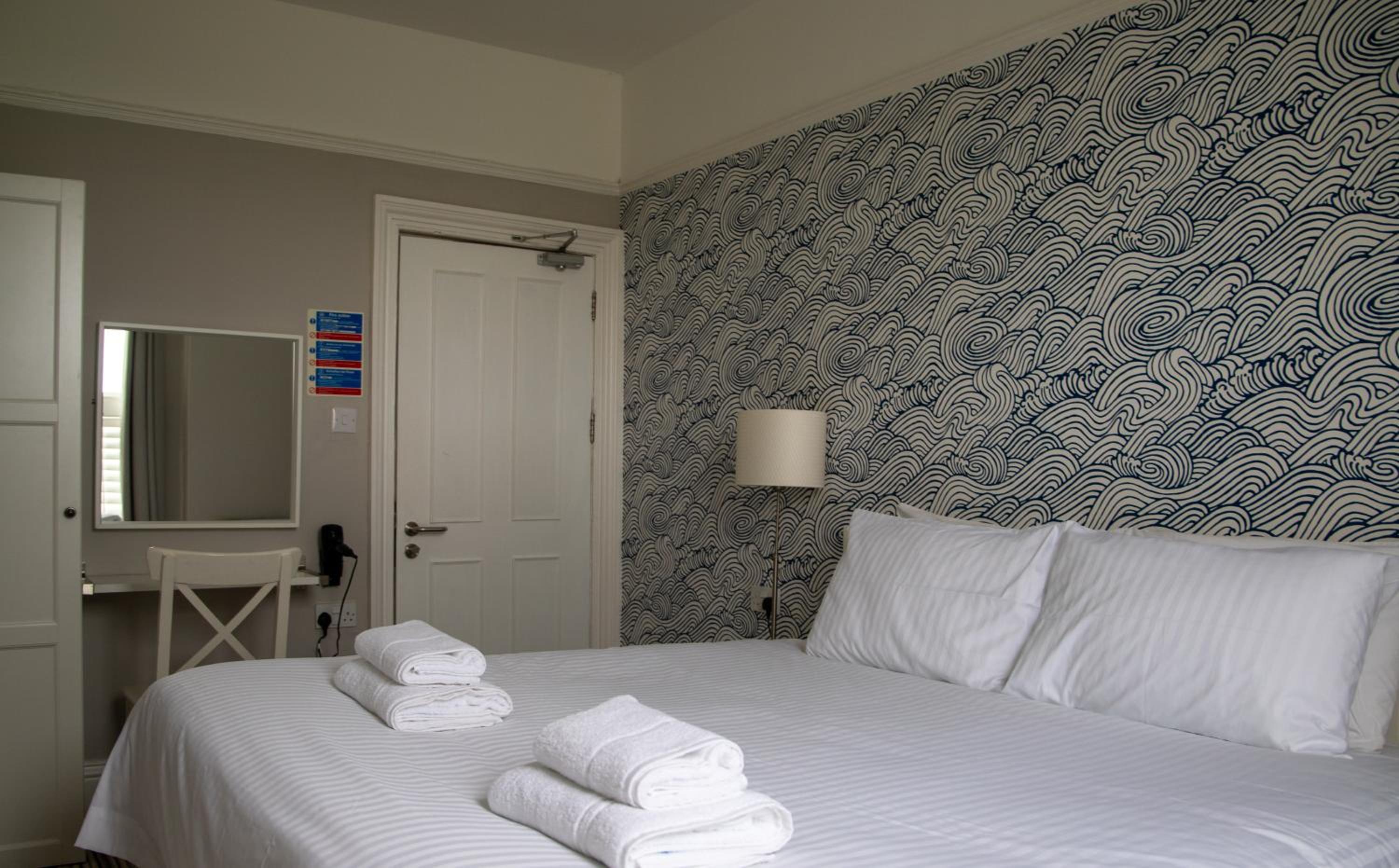 Double or Twin Room - Photo 7