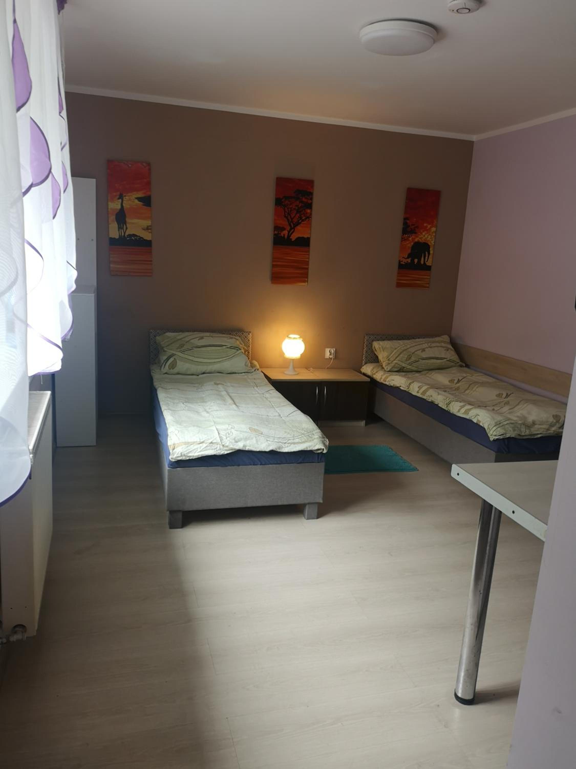 Double or Twin Room with Bathroom - Photo 5