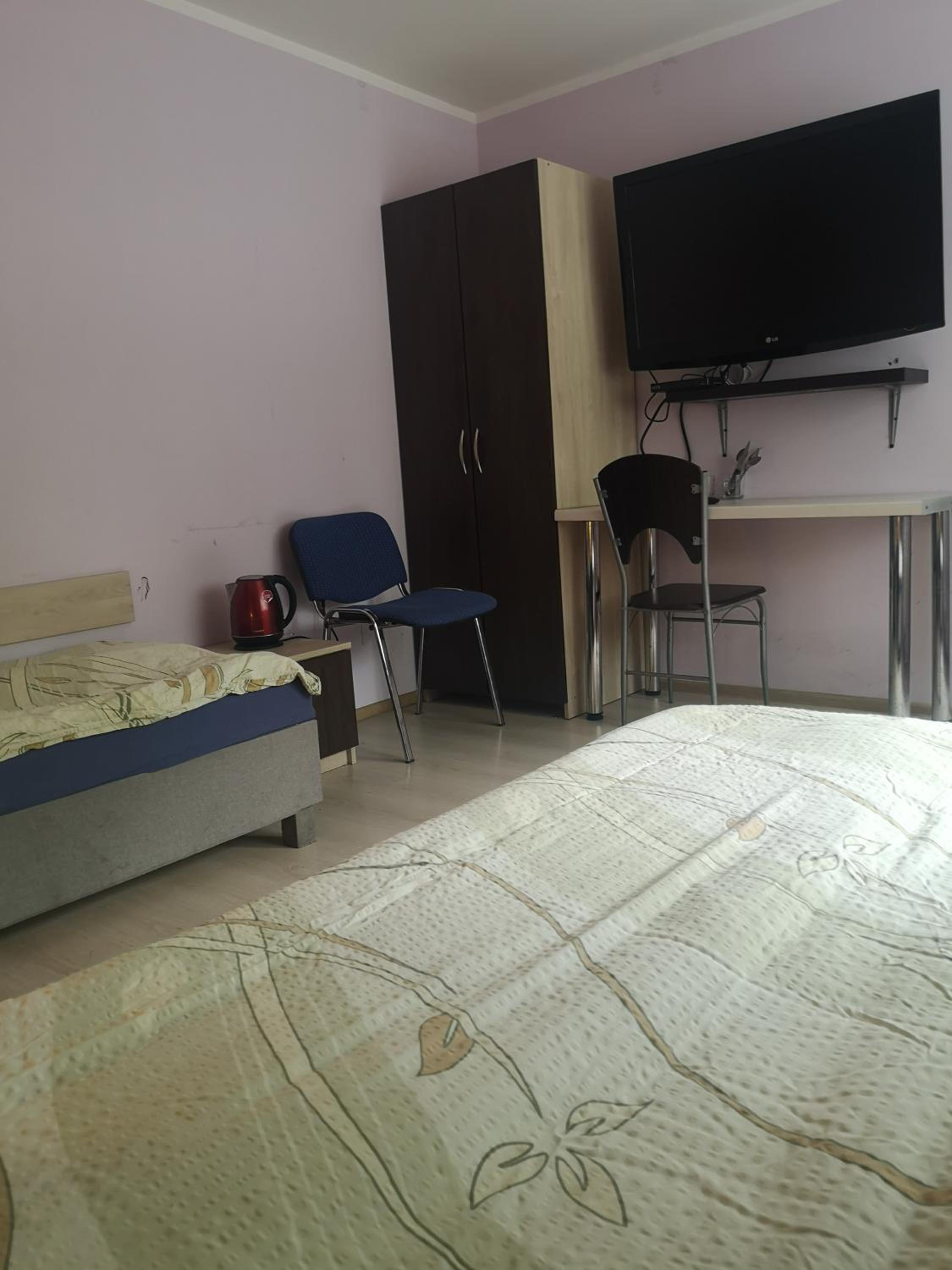 Double or Twin Room with Bathroom - Photo 6