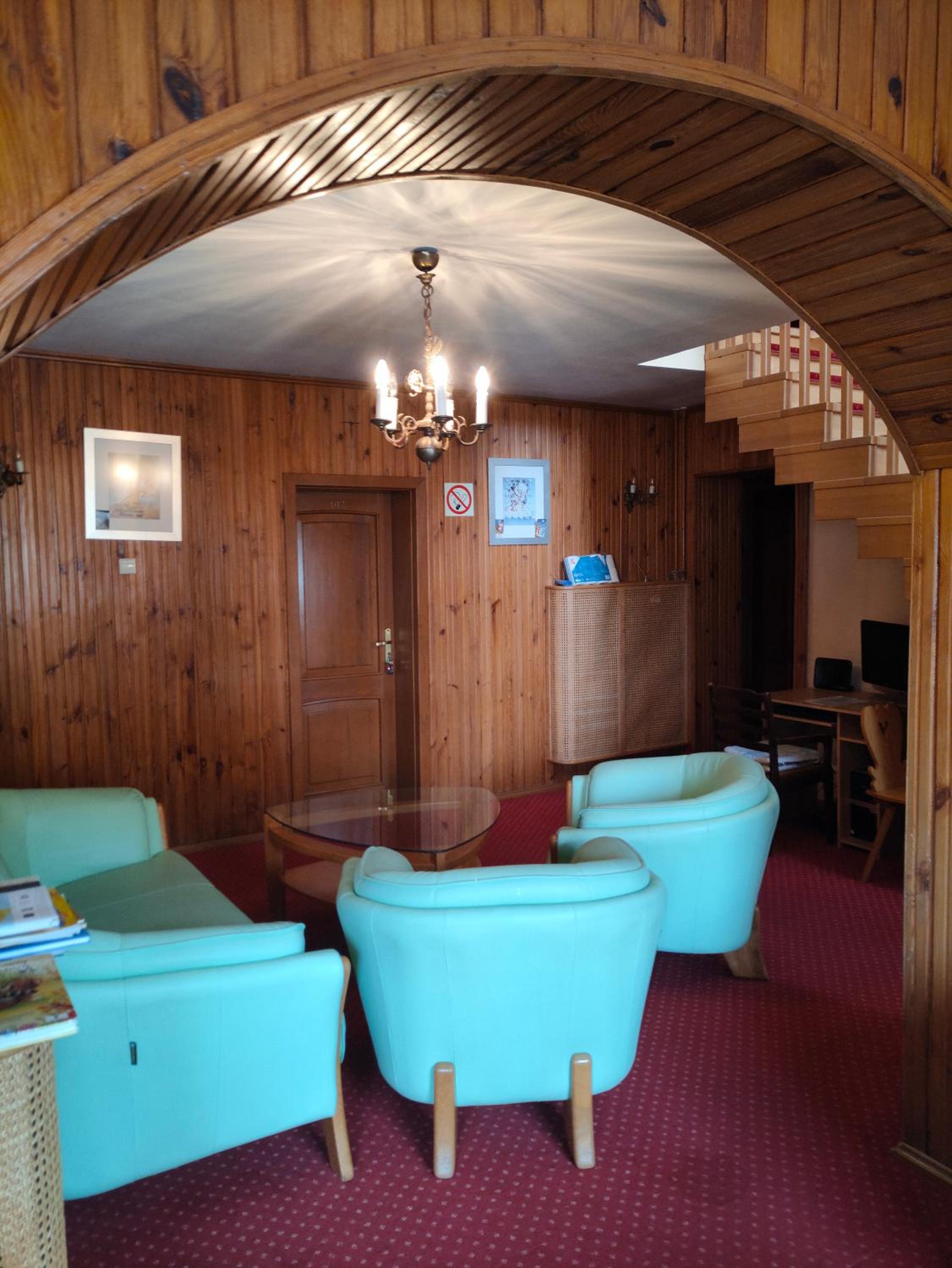 Double Room with Private Bathroom - Photo 10