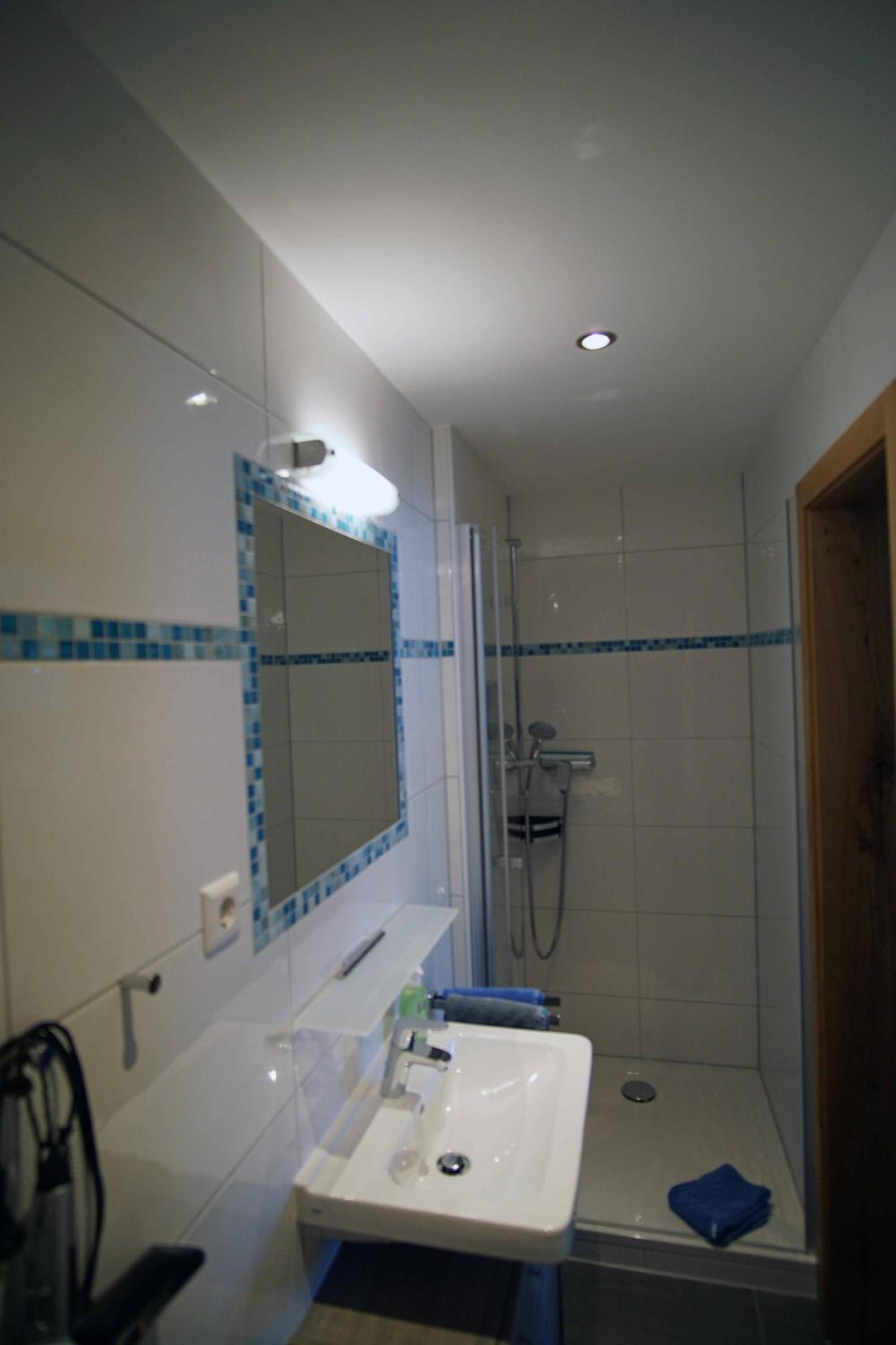 Triple Room with Balcony - Photo 11