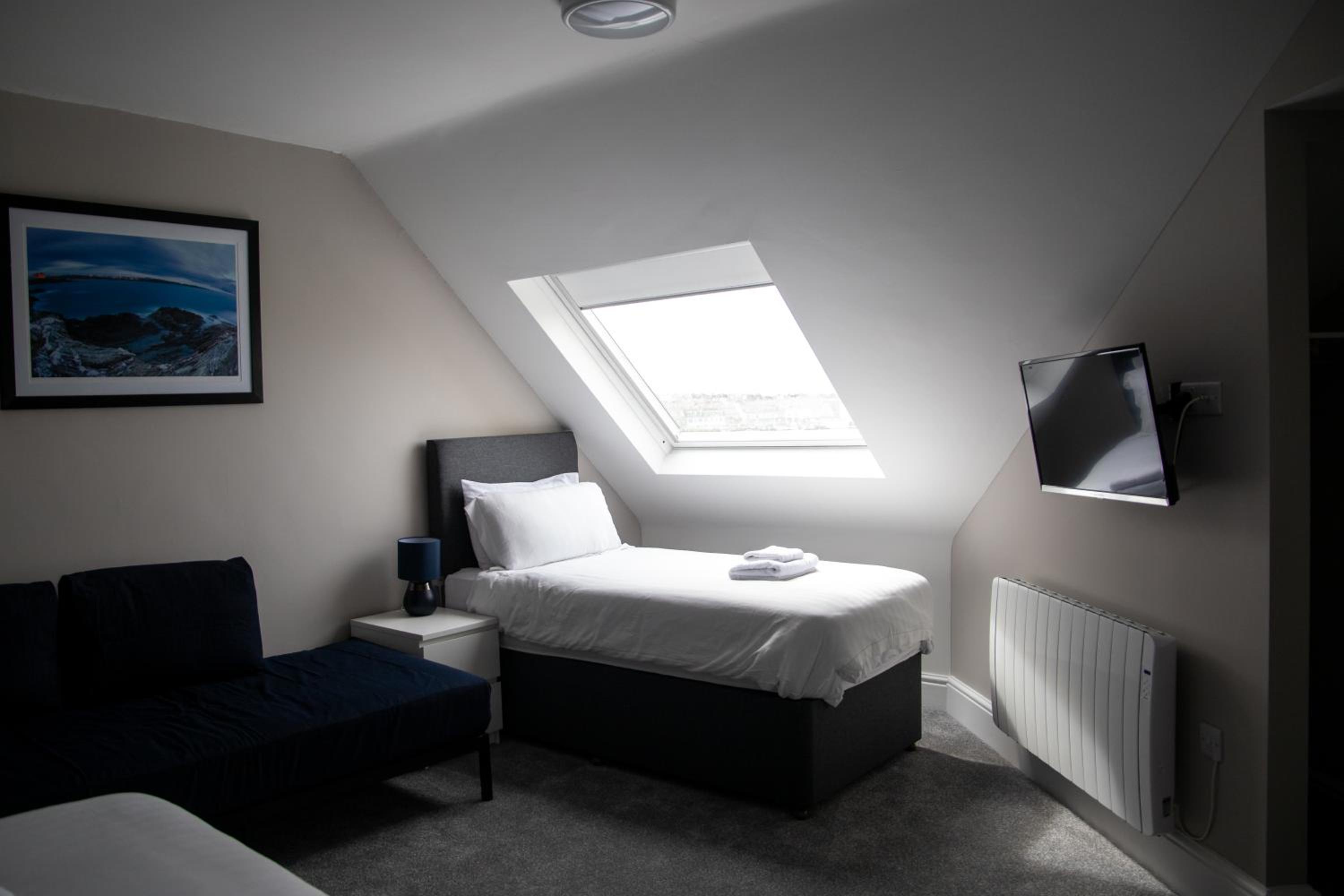 Standard Quadruple Room - Photo 8