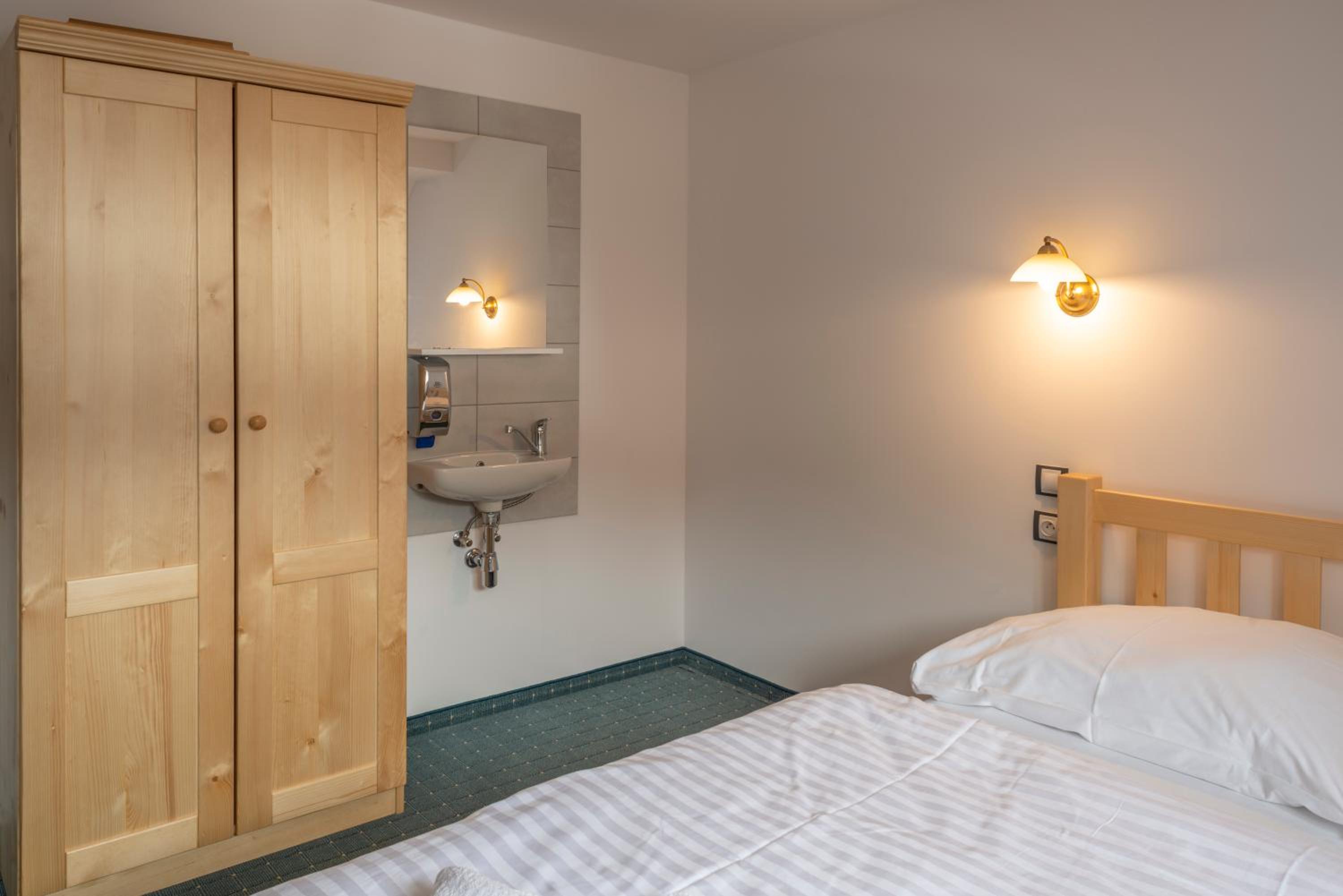 Triple Room with Shared Bathroom photo 3