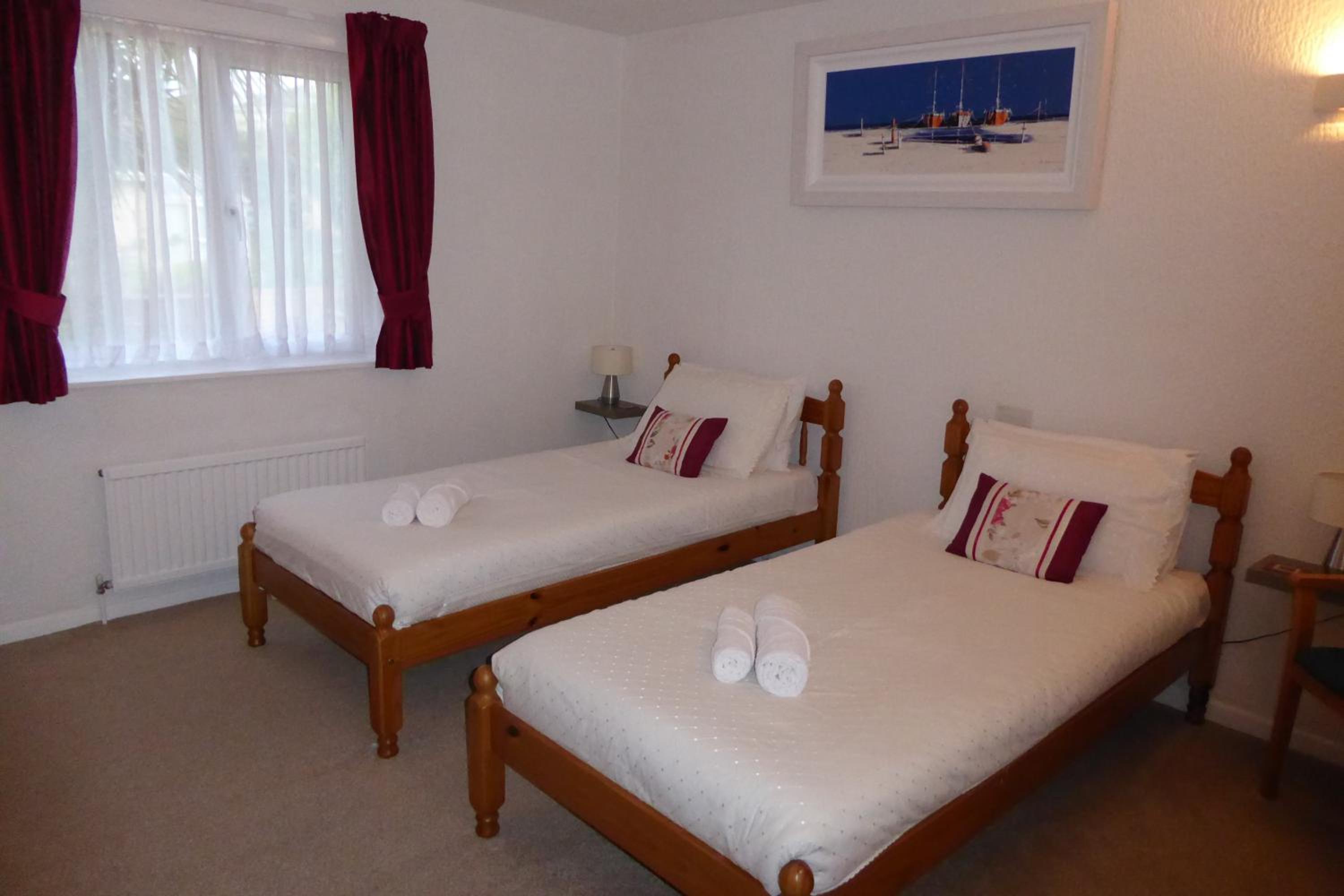 Twin Room - Photo 1