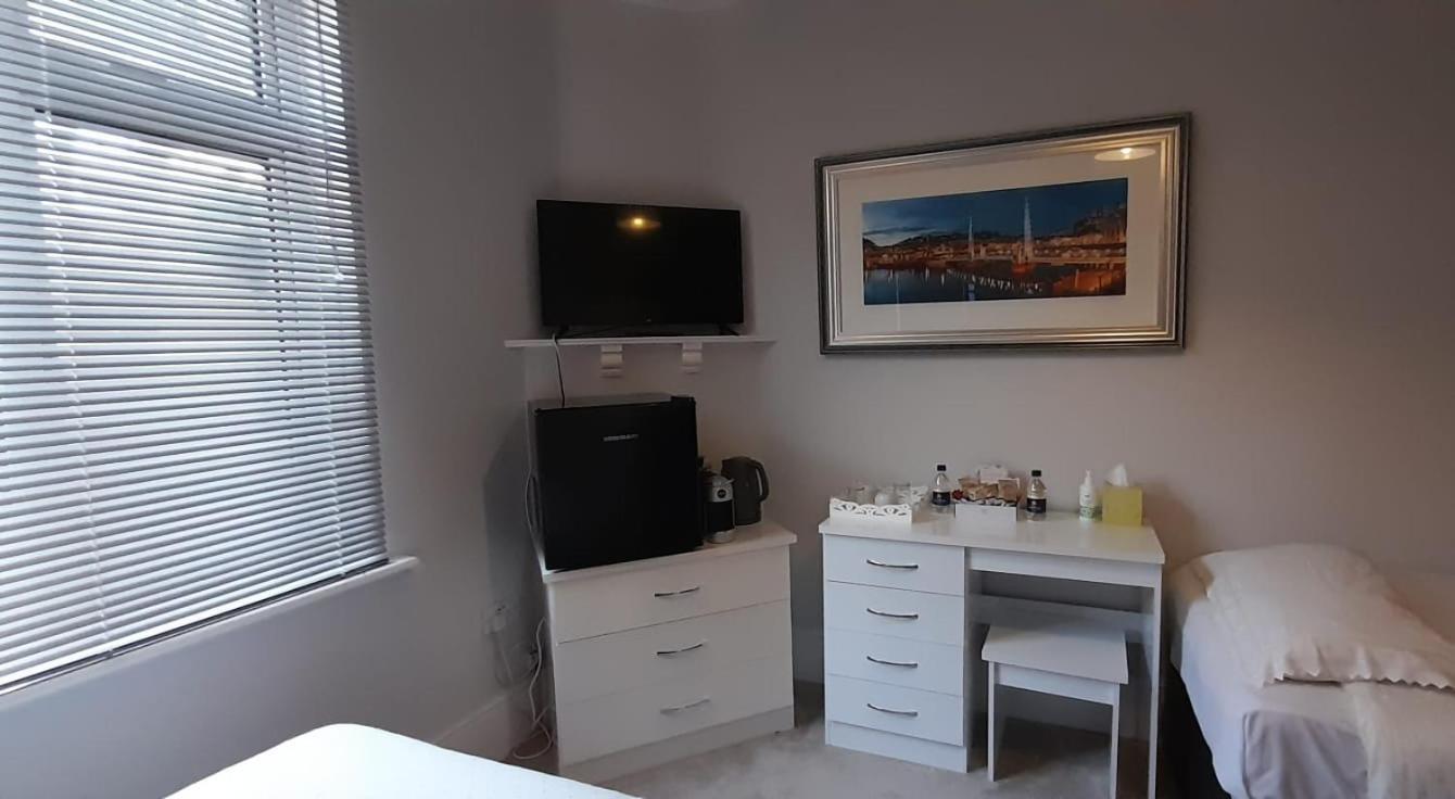 Family Room (2 Adults + 1 Child) - Photo 3
