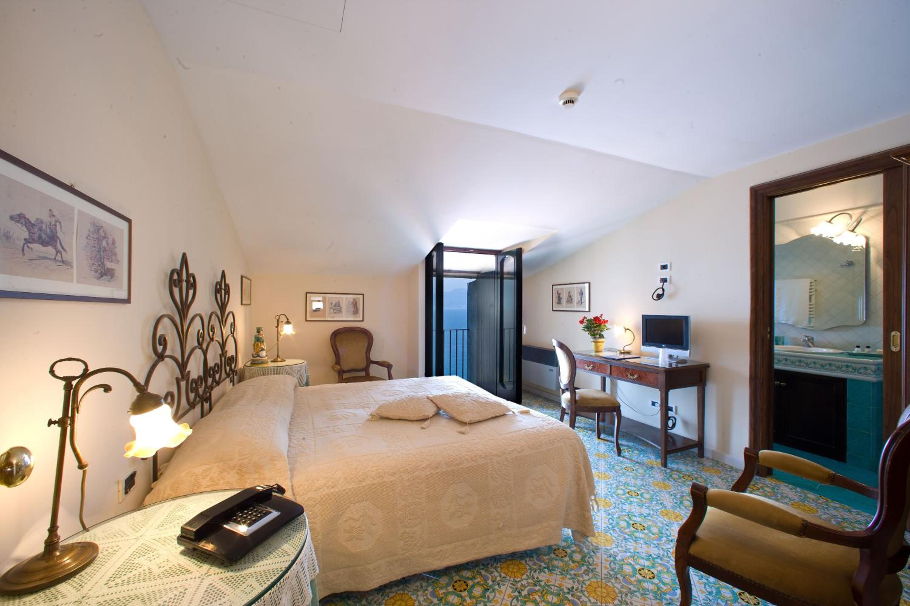 Superior Double Room with Sea View - Photo 7