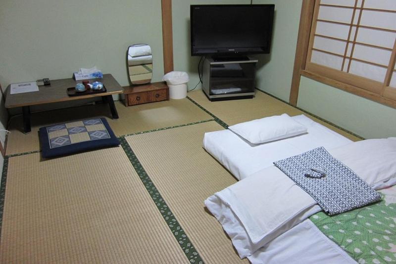 Standard Twin Room with Shared Bathroom