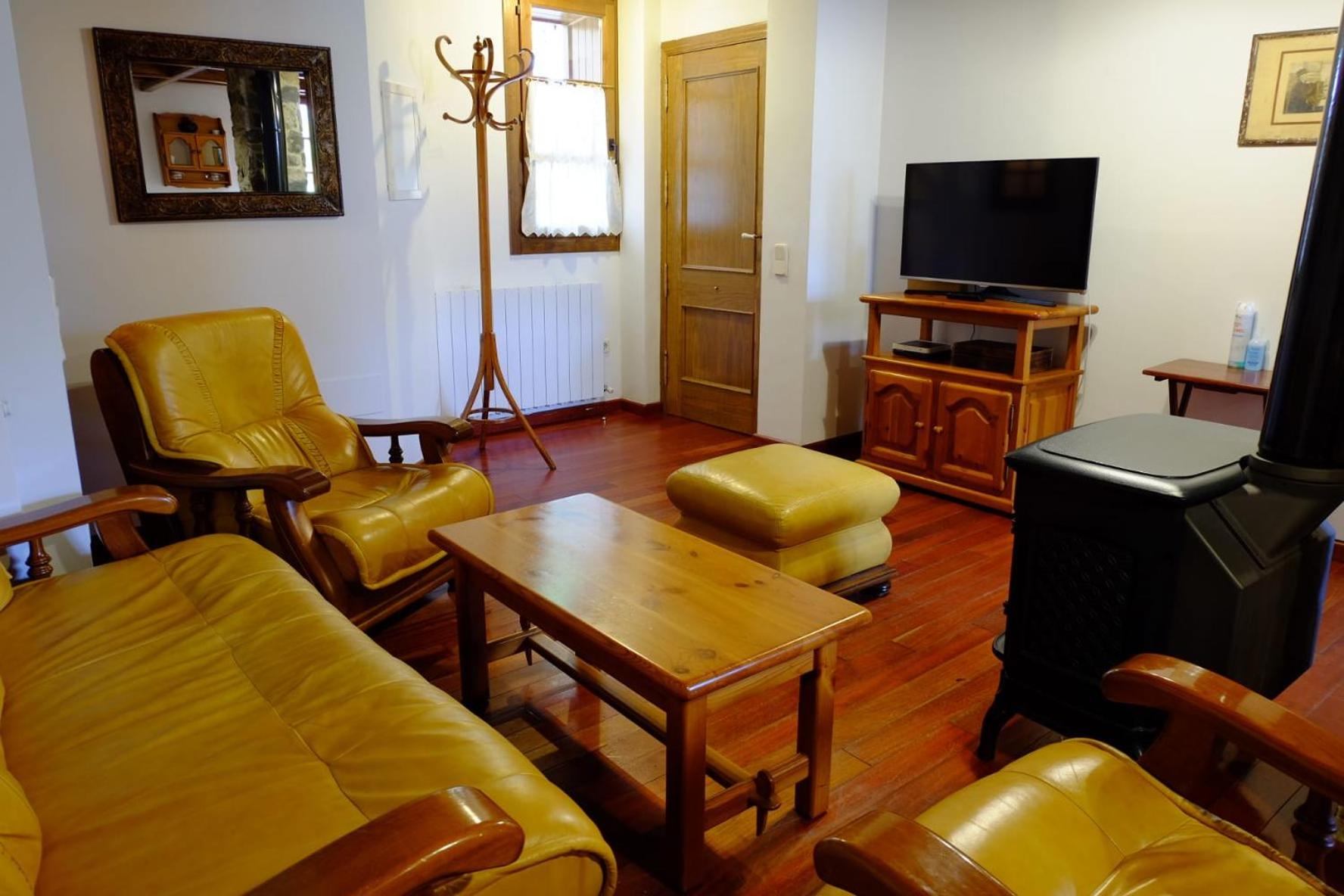 Three-Bedroom Apartment photo 2