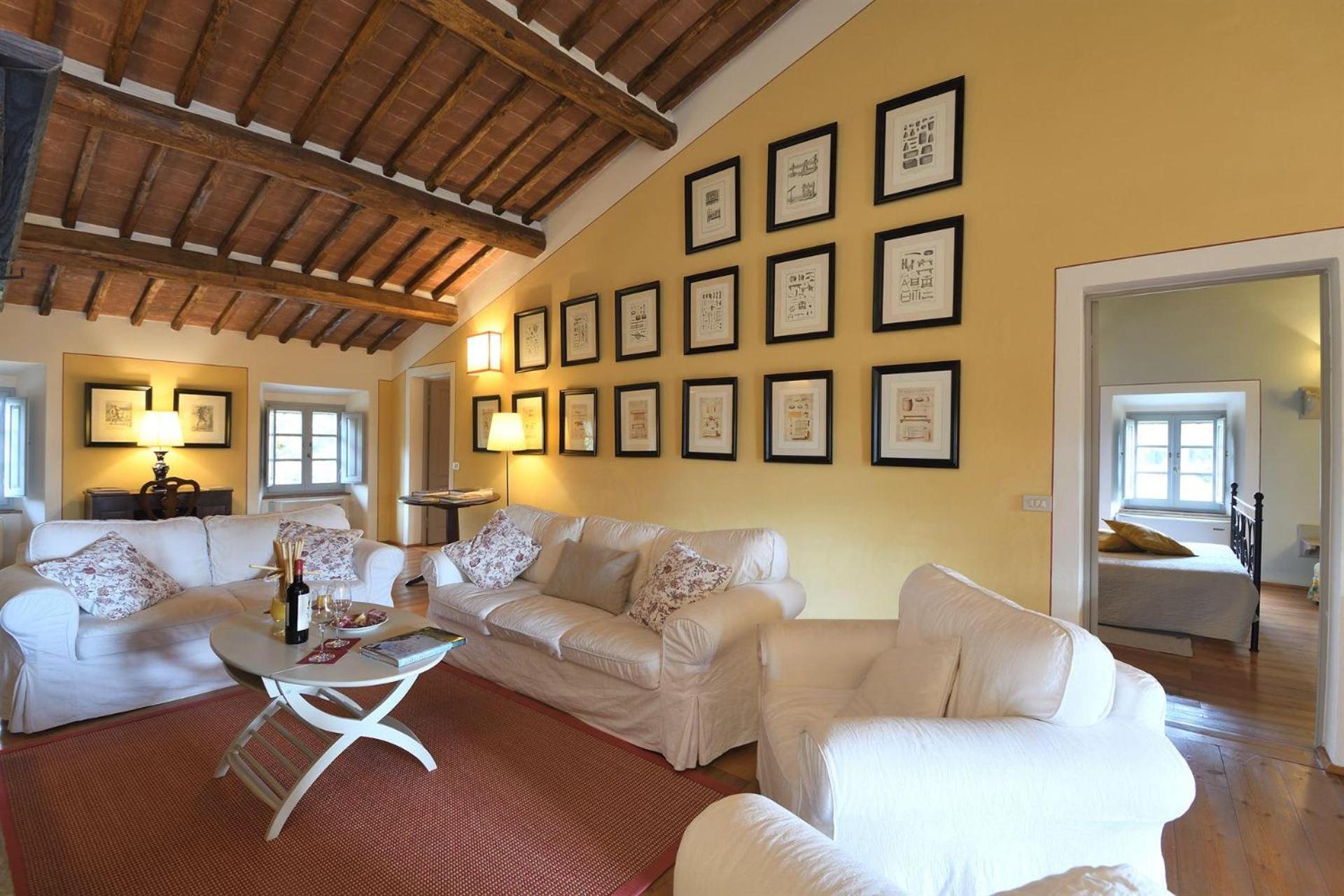 Six-Bedroom Villa  photo 1