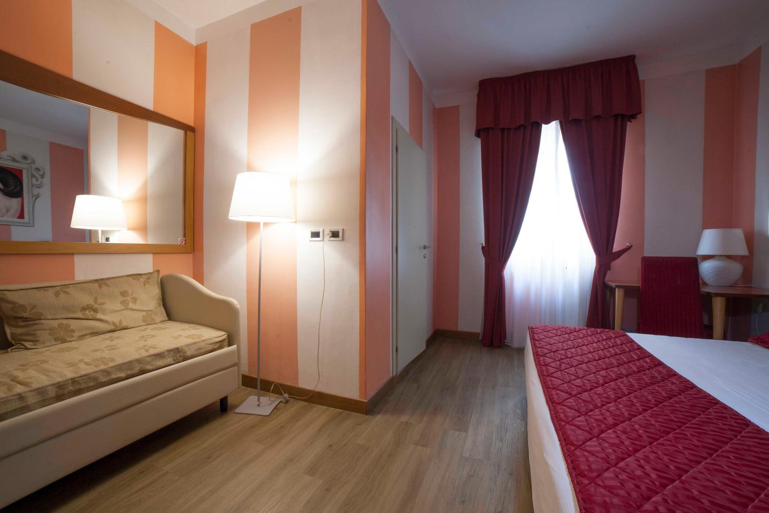 Standard Triple Room - Photo 5