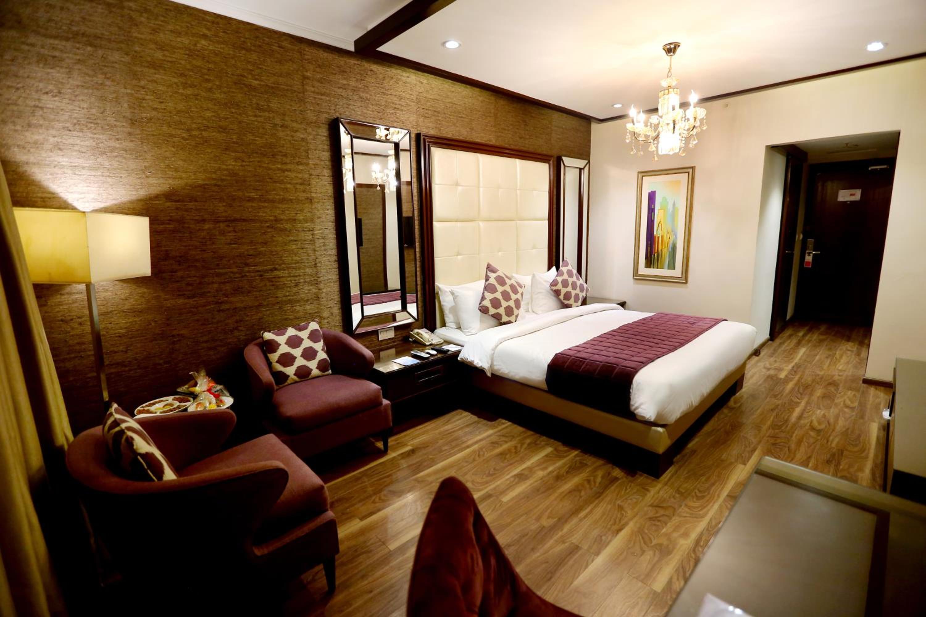 Queen Room - Pool Wing/Non-Smoking