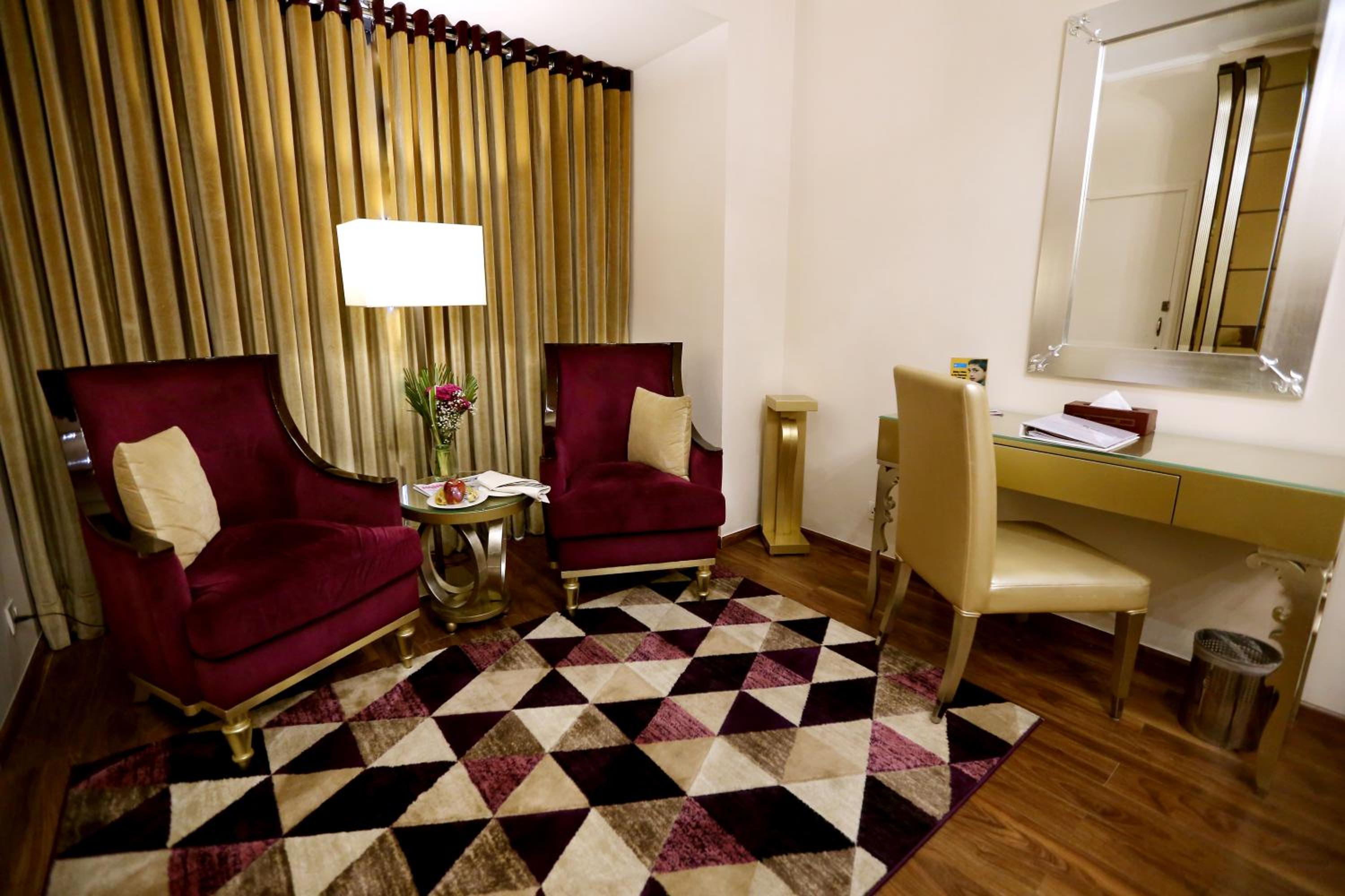 Executive King Suite - Smoking photo 3