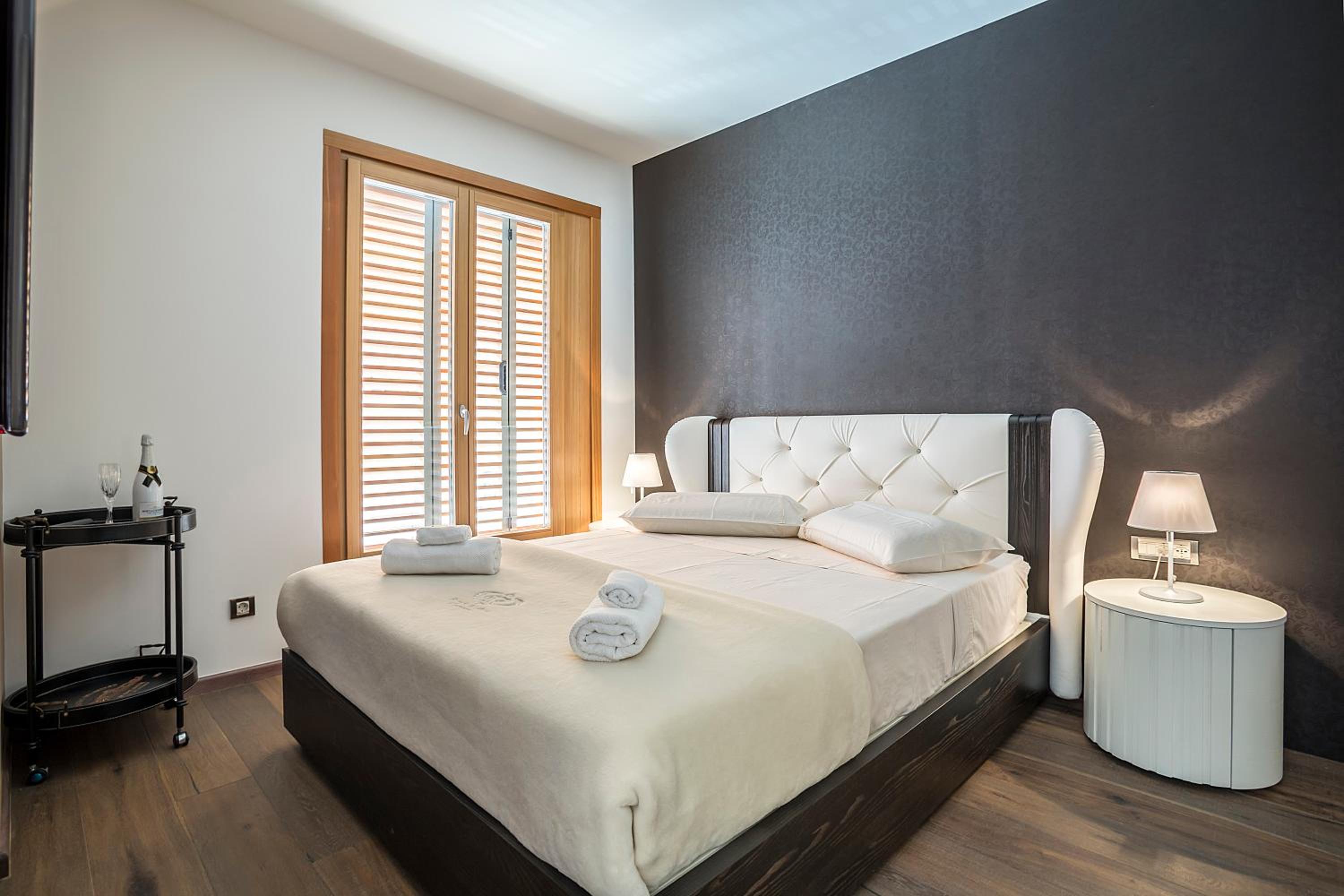 Deluxe Suite with Sea View photo 1