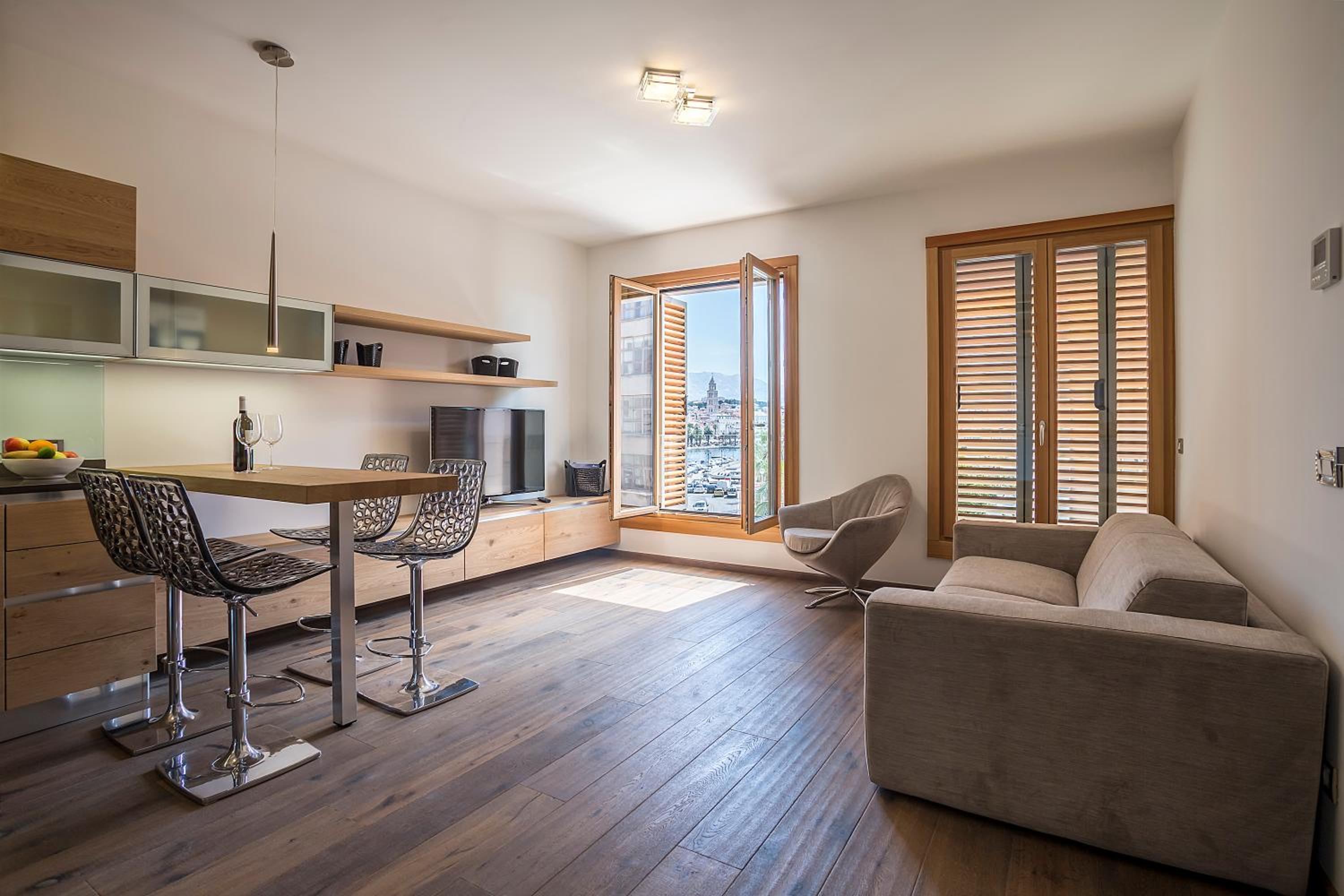 Deluxe Suite with Sea View photo 2