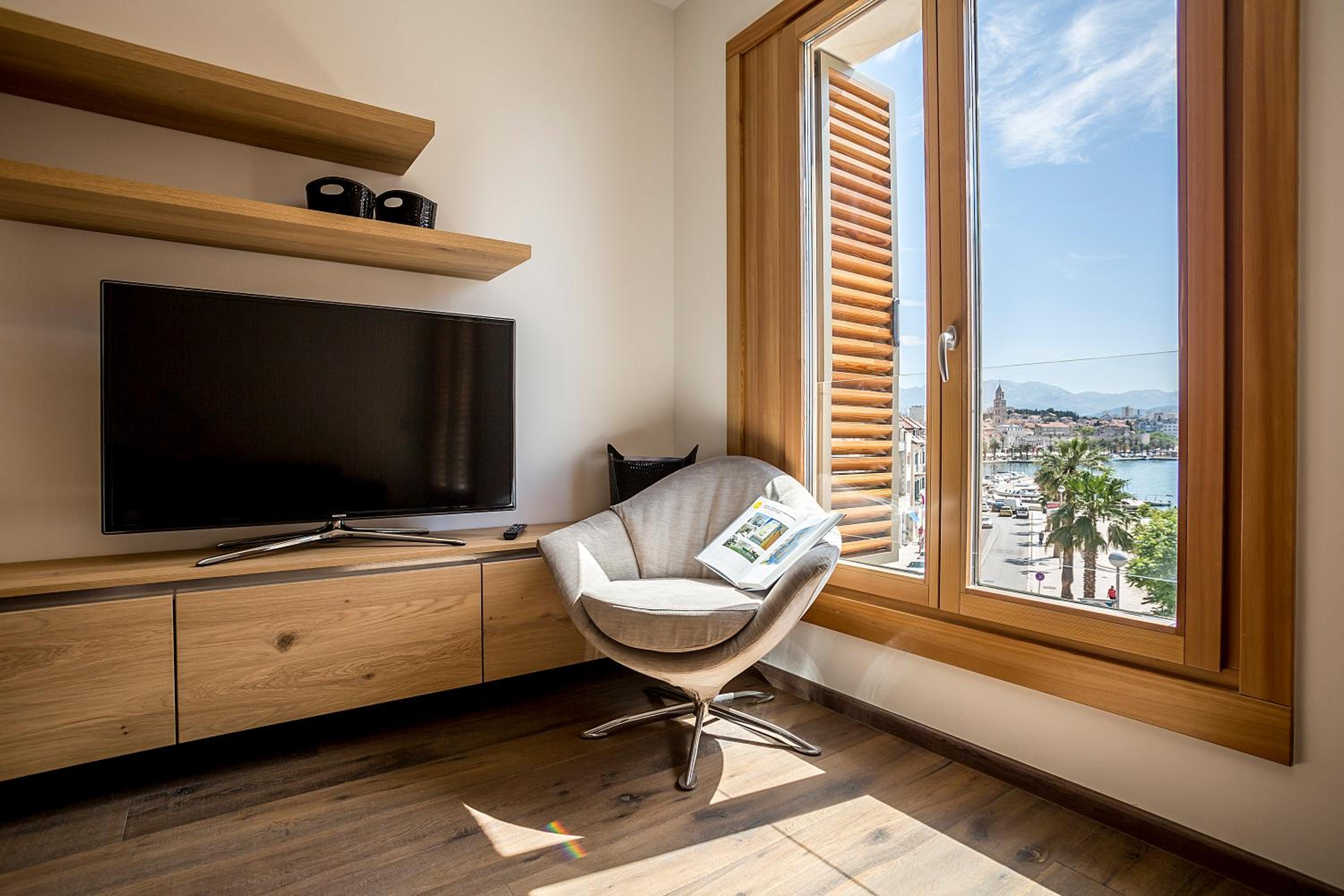 Deluxe Suite with Sea View photo 3