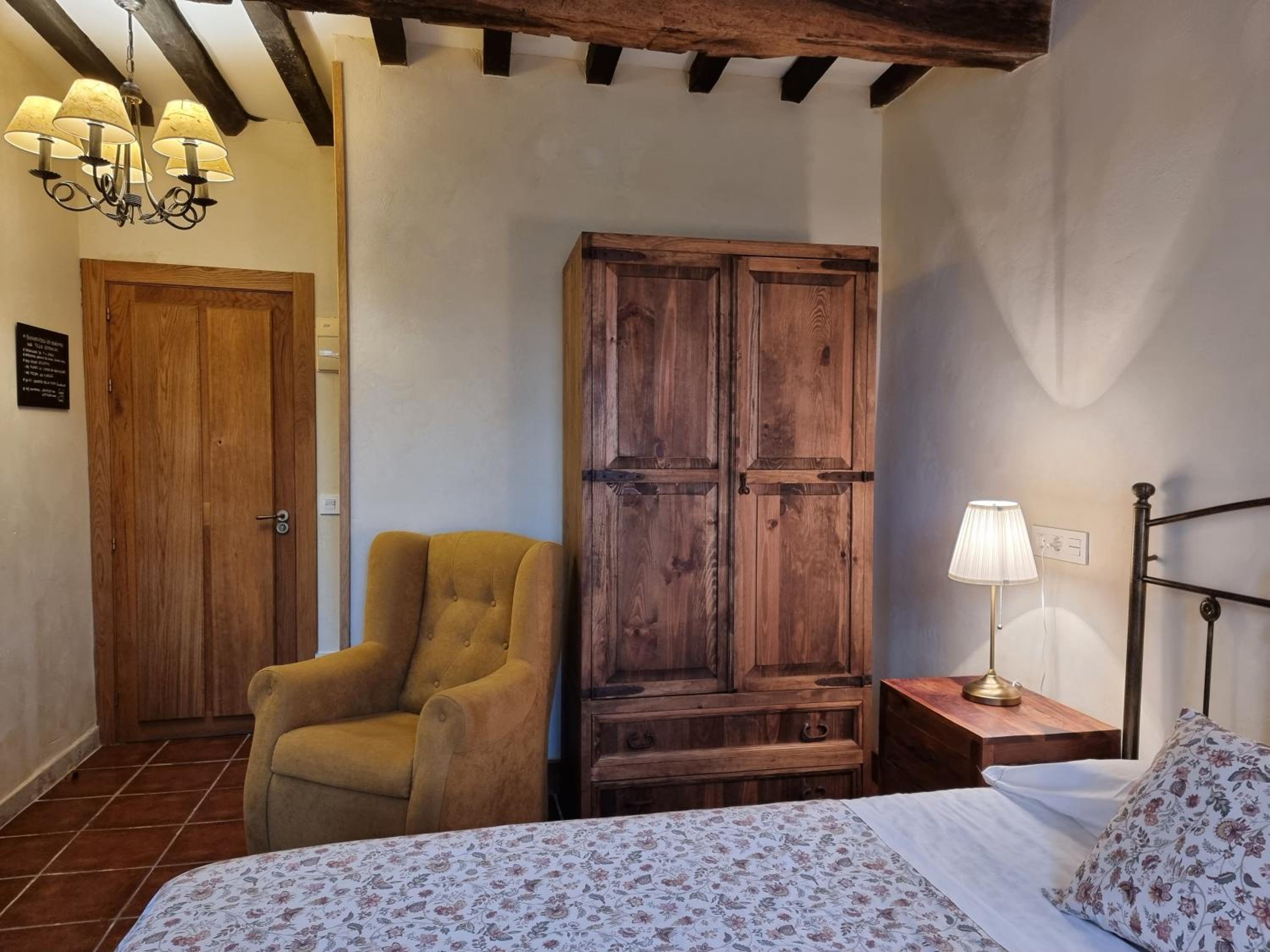 Double Room with Private Bathroom photo 2