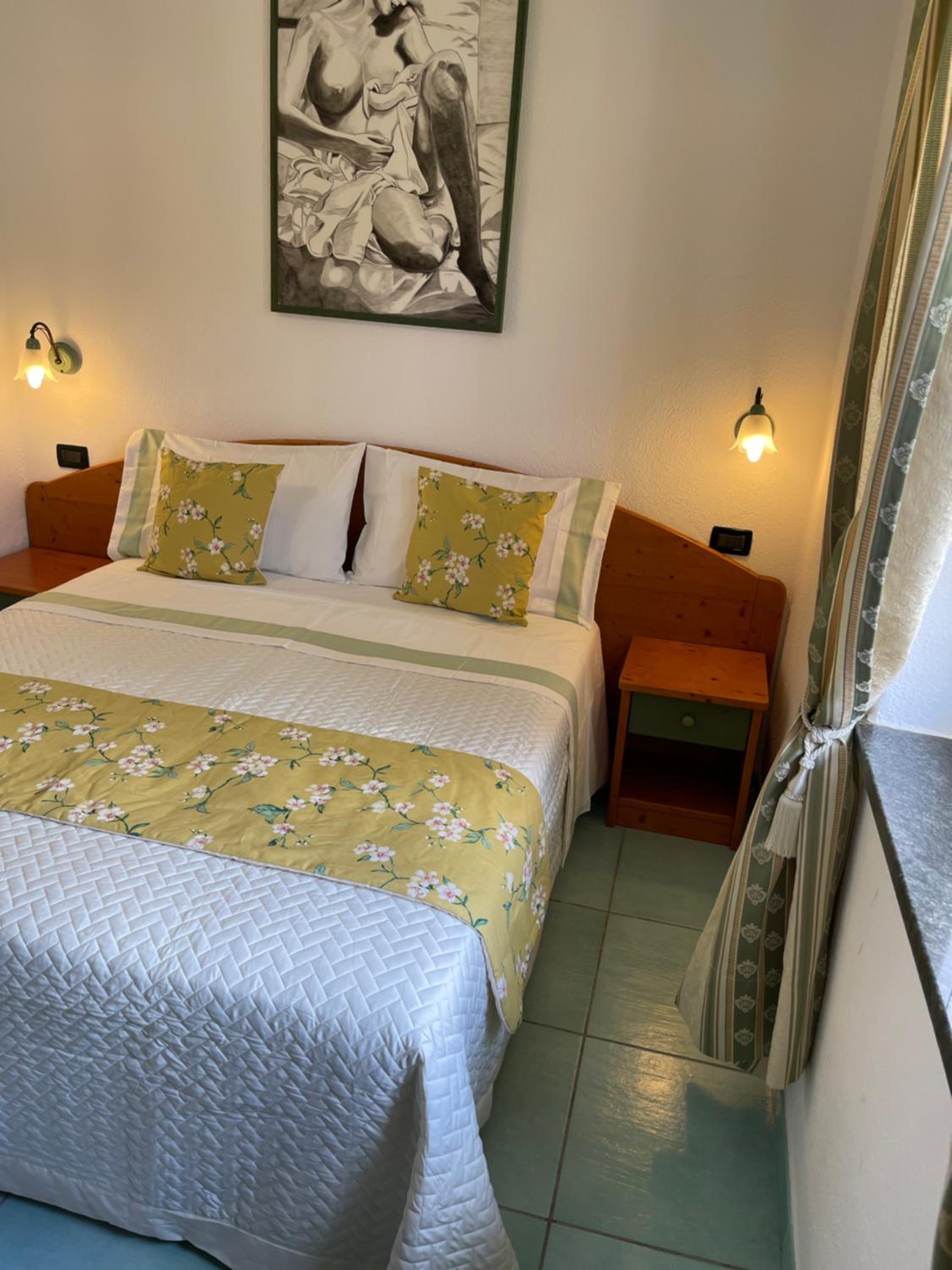 Apartment with Terrace - Photo 2