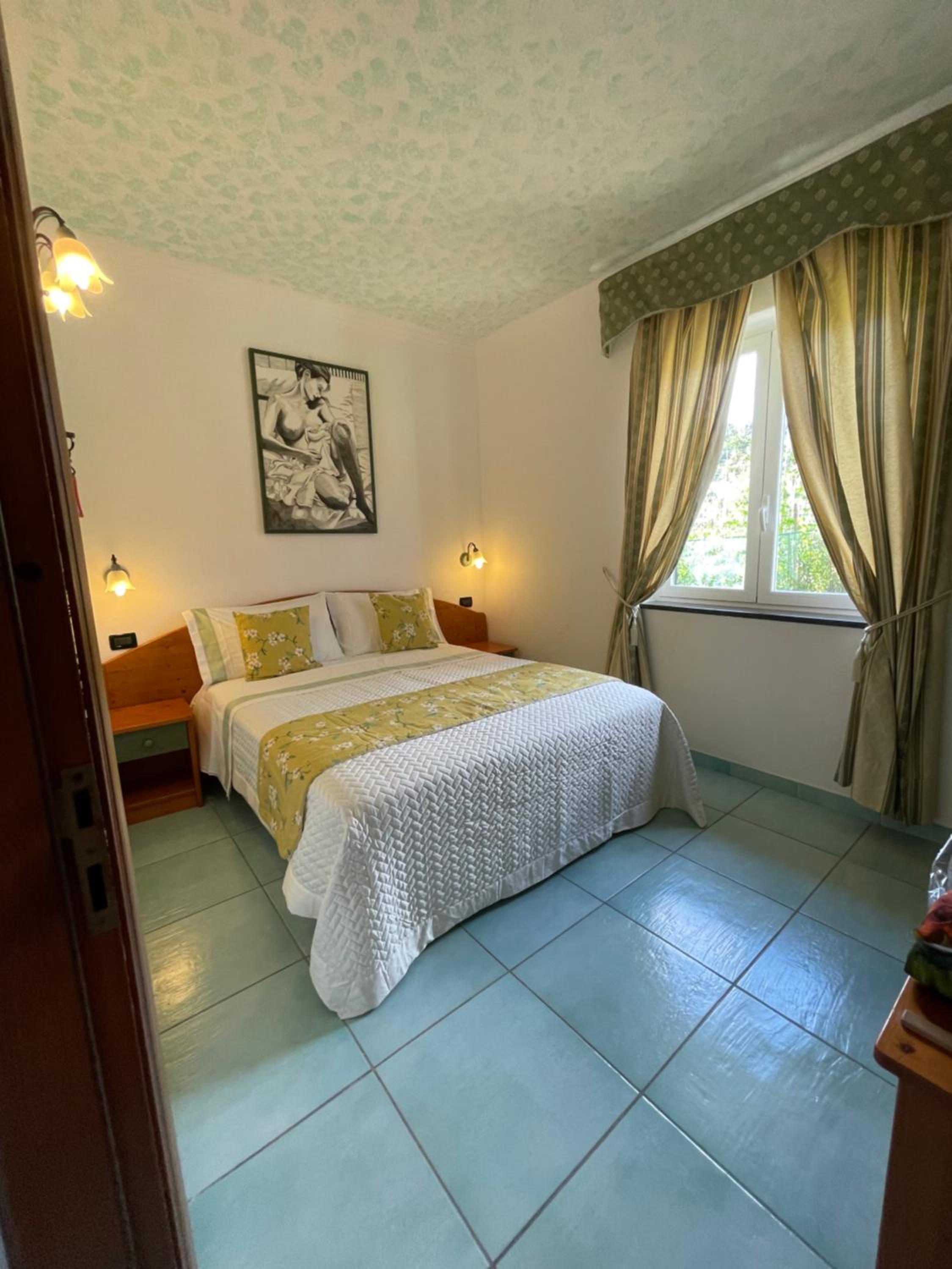 Apartment with Terrace - Photo 18