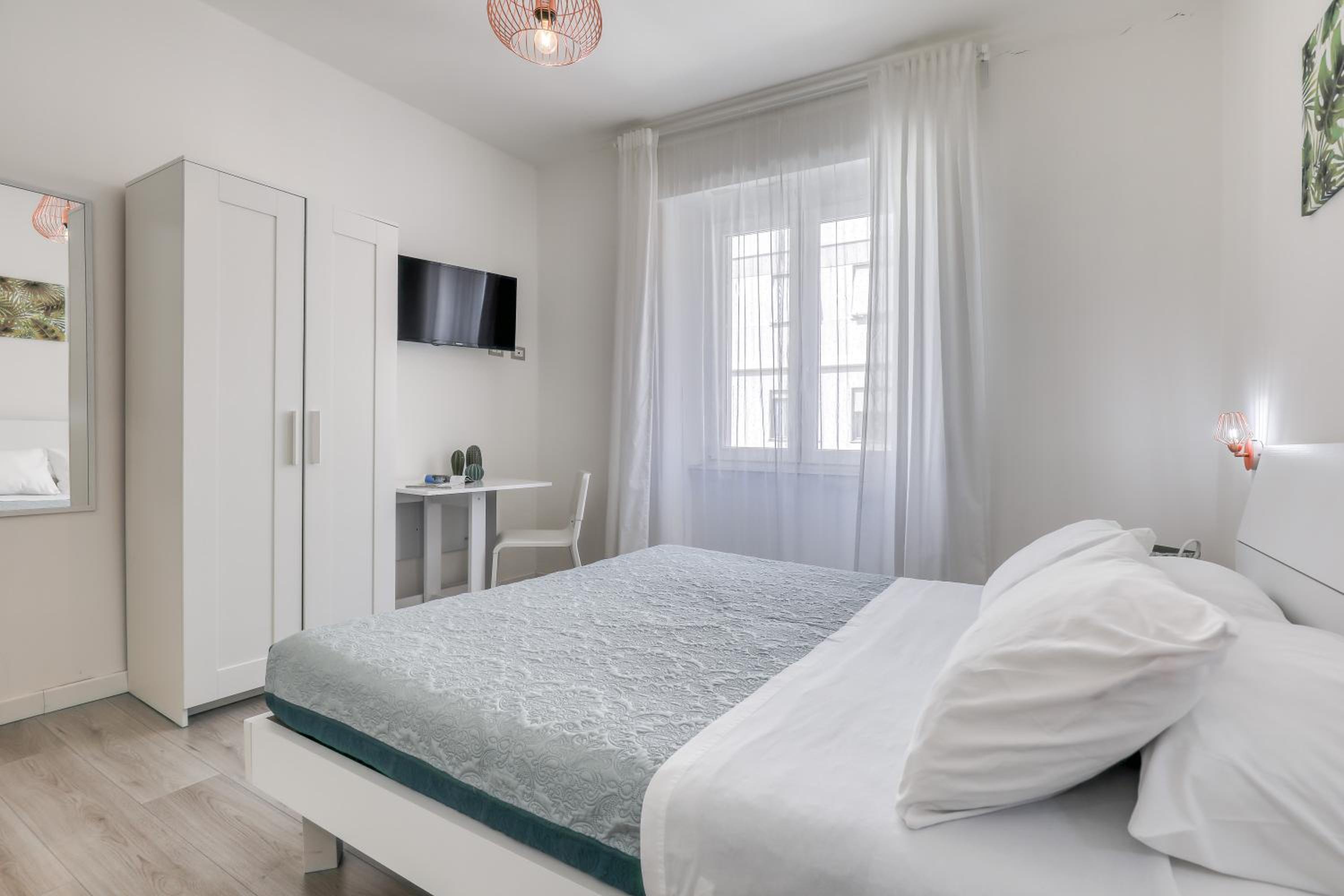Single Room with Private Bathroom photo 2