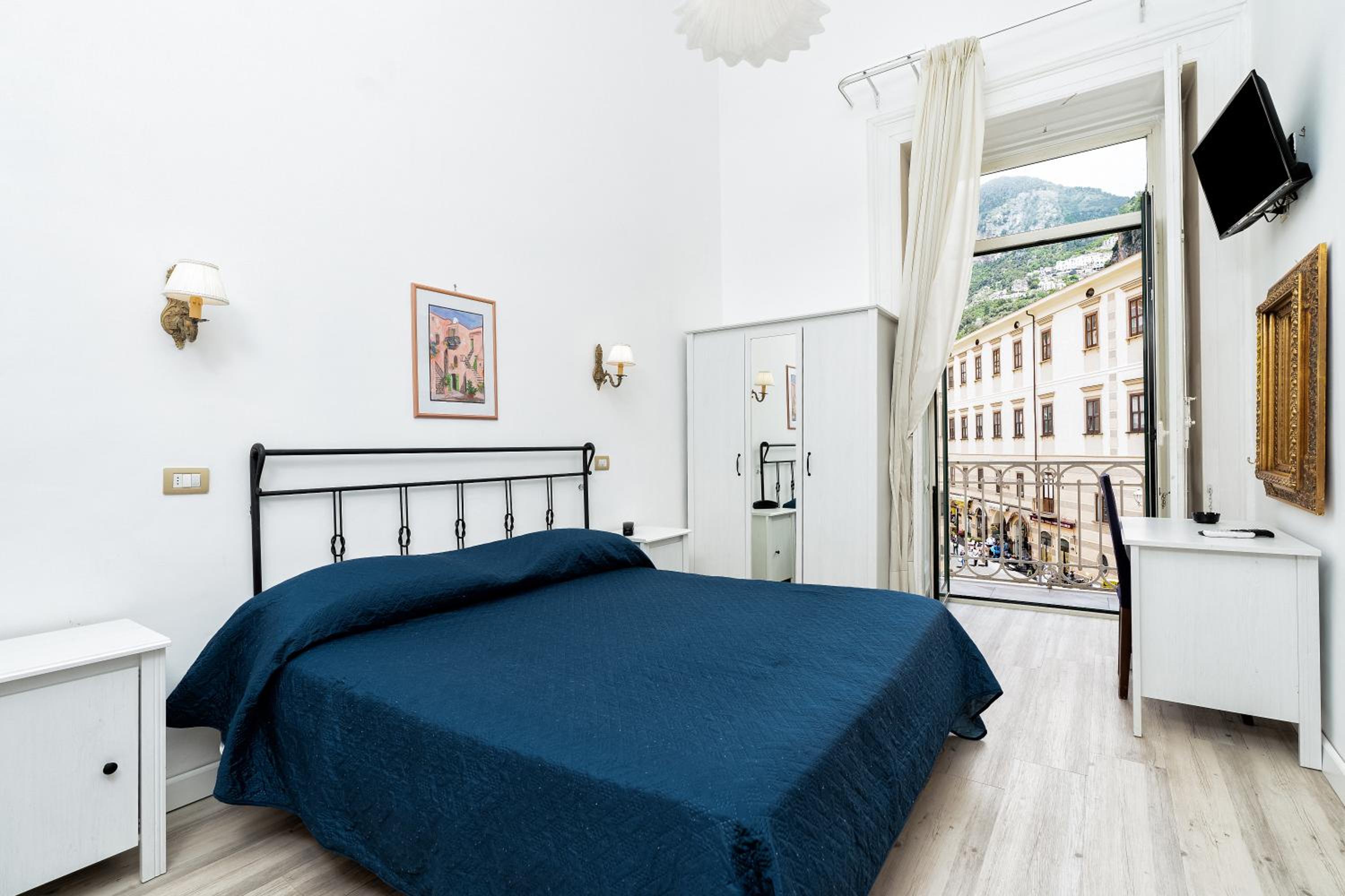 Double Room - Photo 8