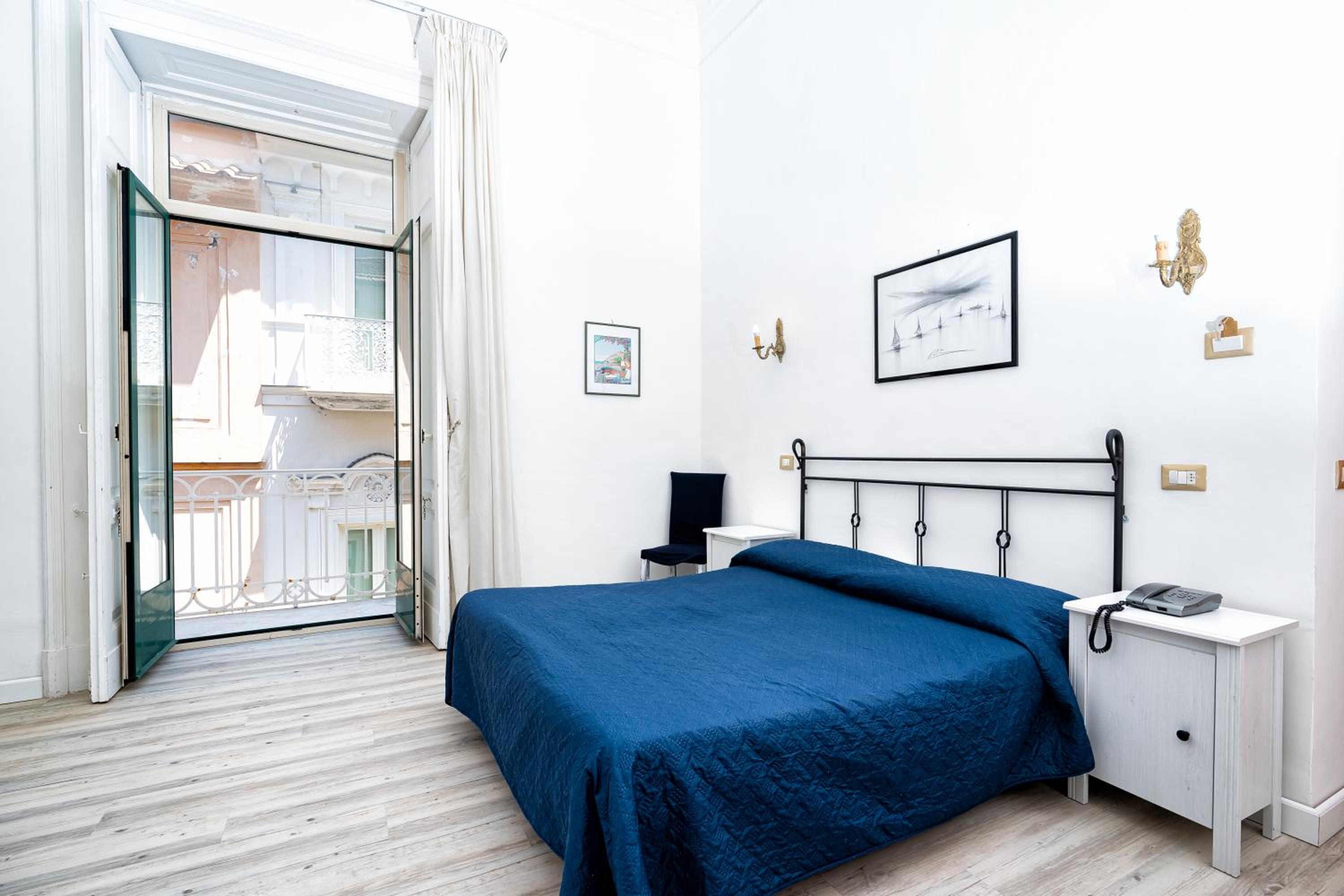 Double Room - Photo 3