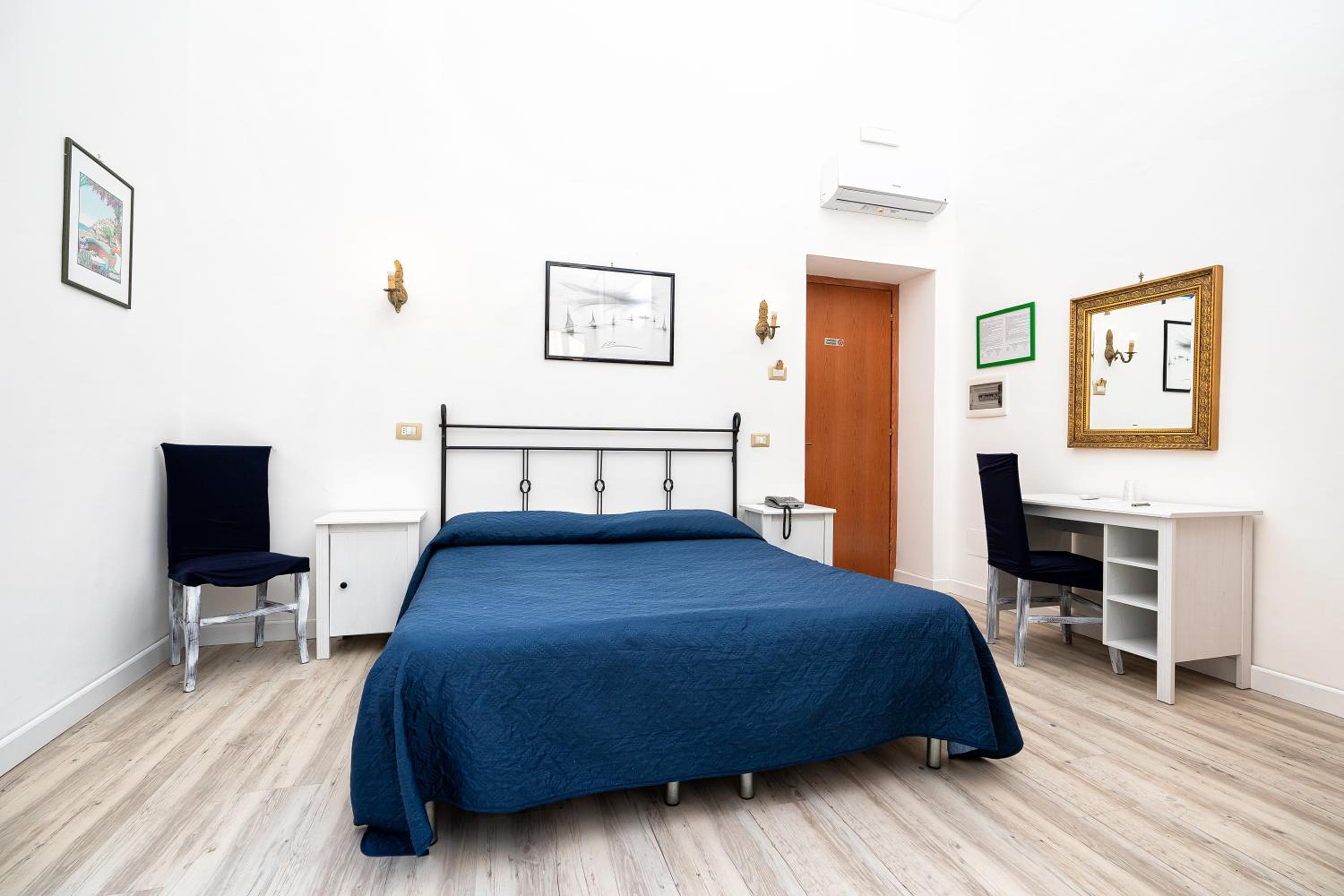 Double Room - Photo 4
