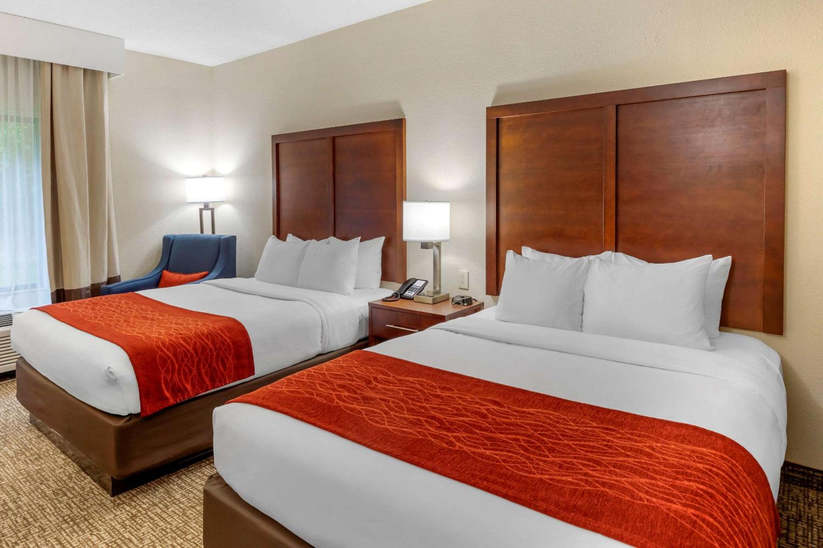Queen Room with Two Queen Beds - Non-Smoking - Photo 1