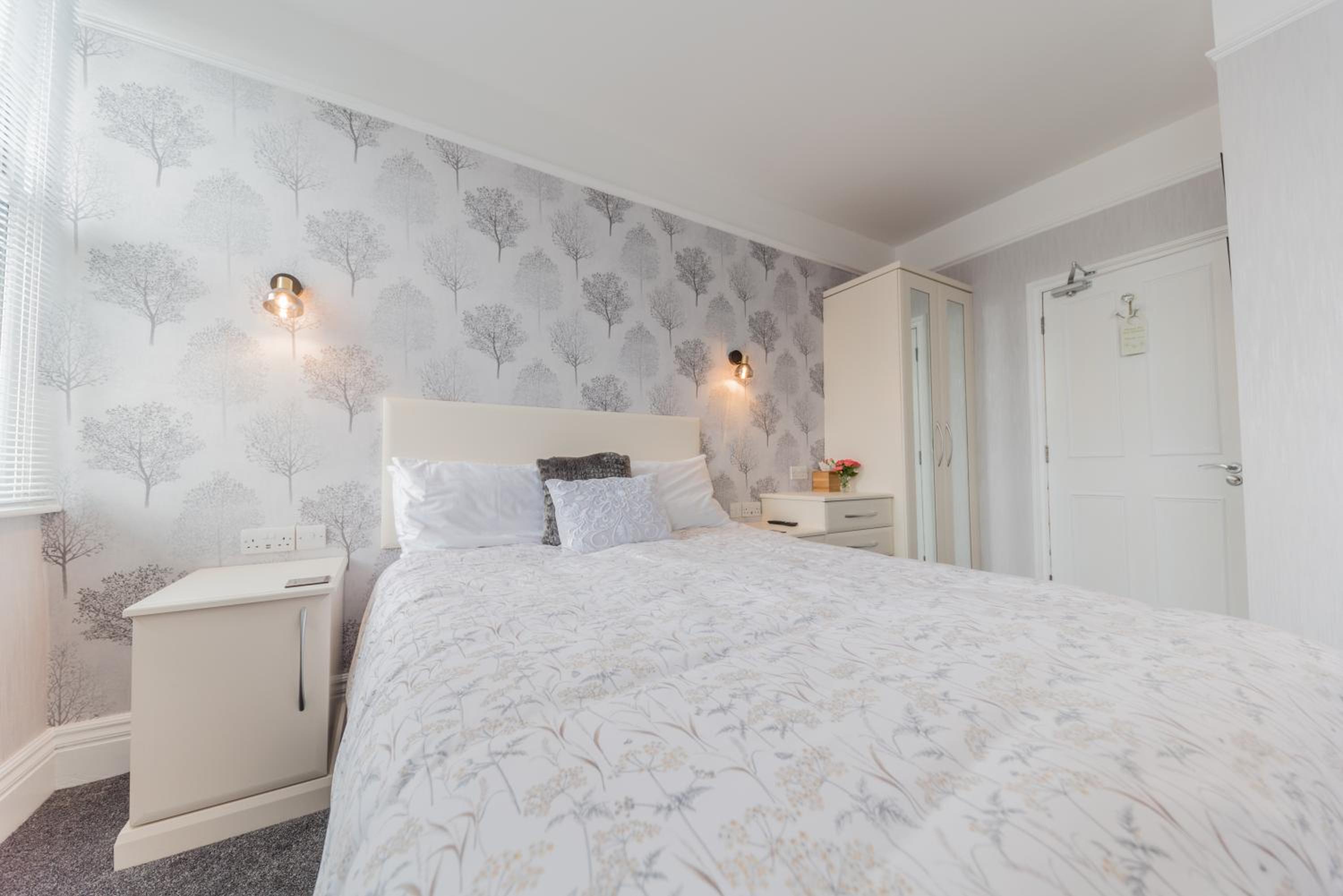 Deluxe King Room - Photo 3