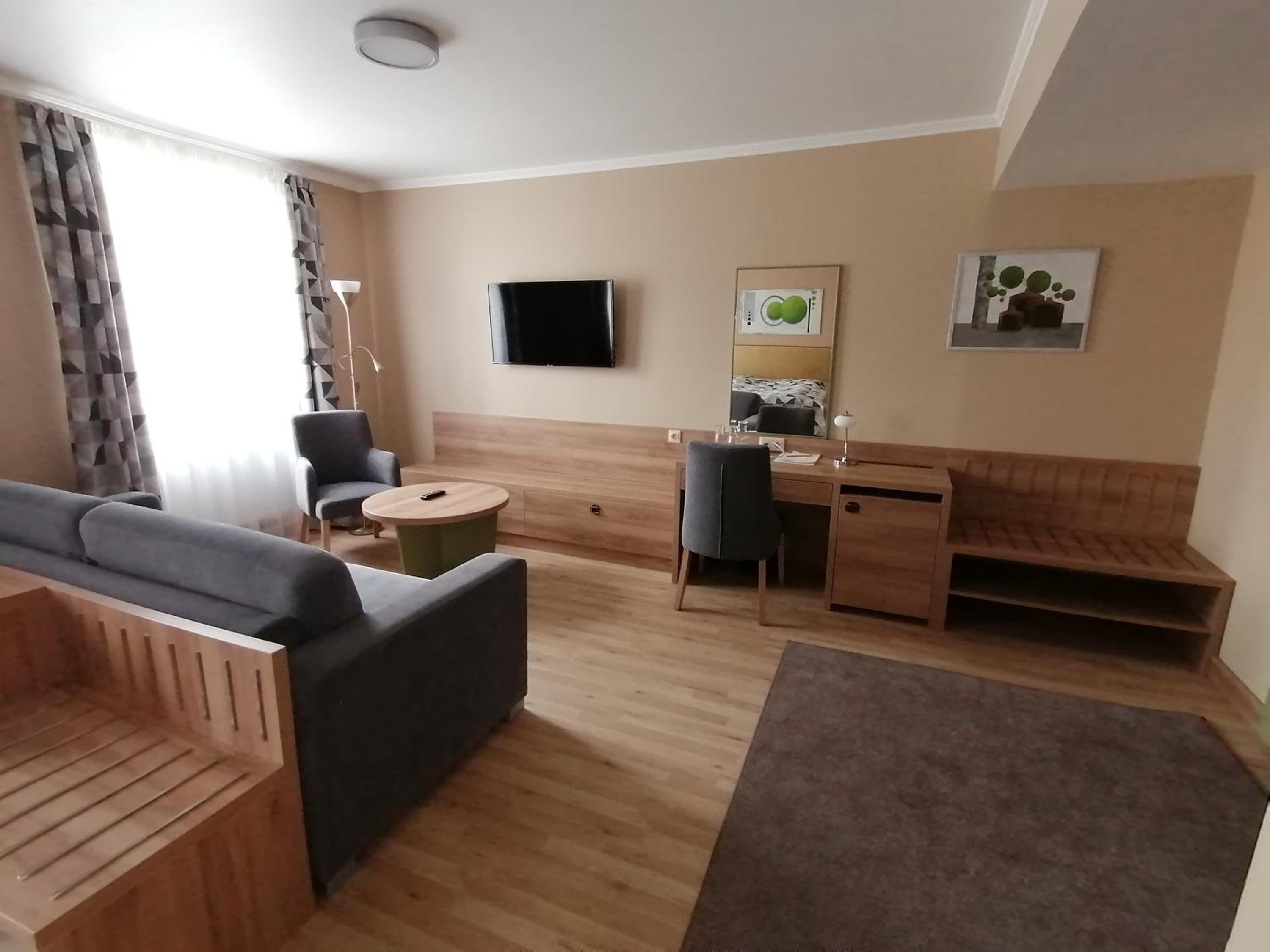 Suite - Photo 5