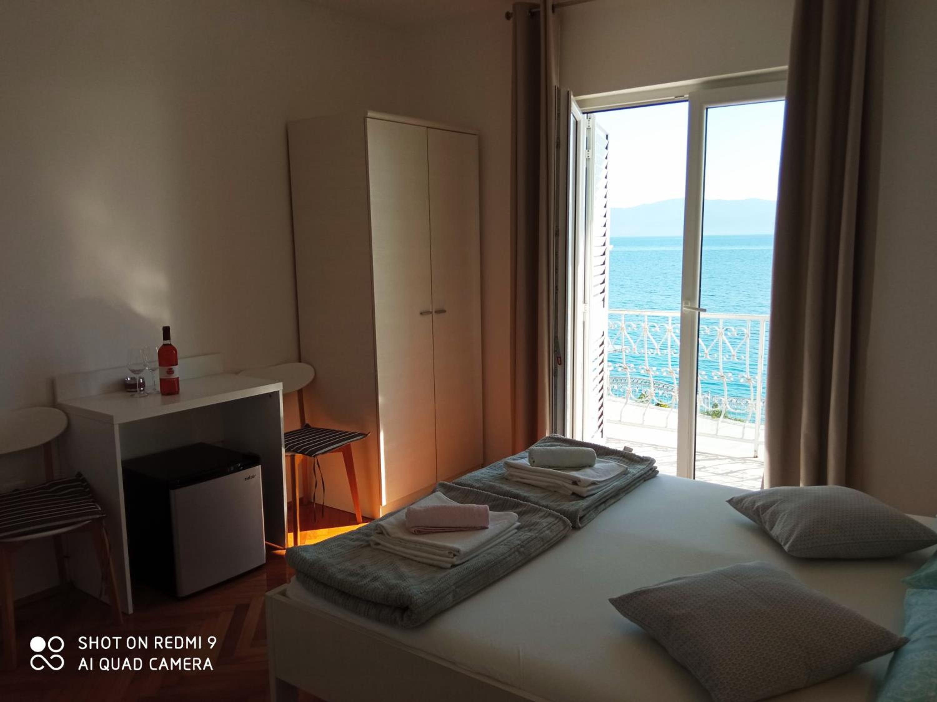Double Room with Balcony and Sea View photo 3