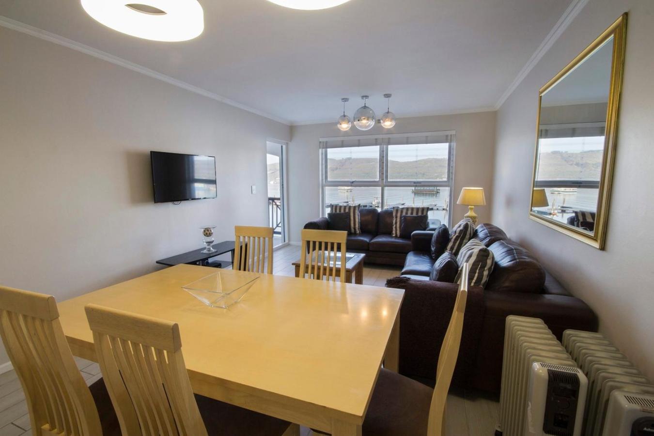3 Bedroom 2 Bath Middle Floor photo 1