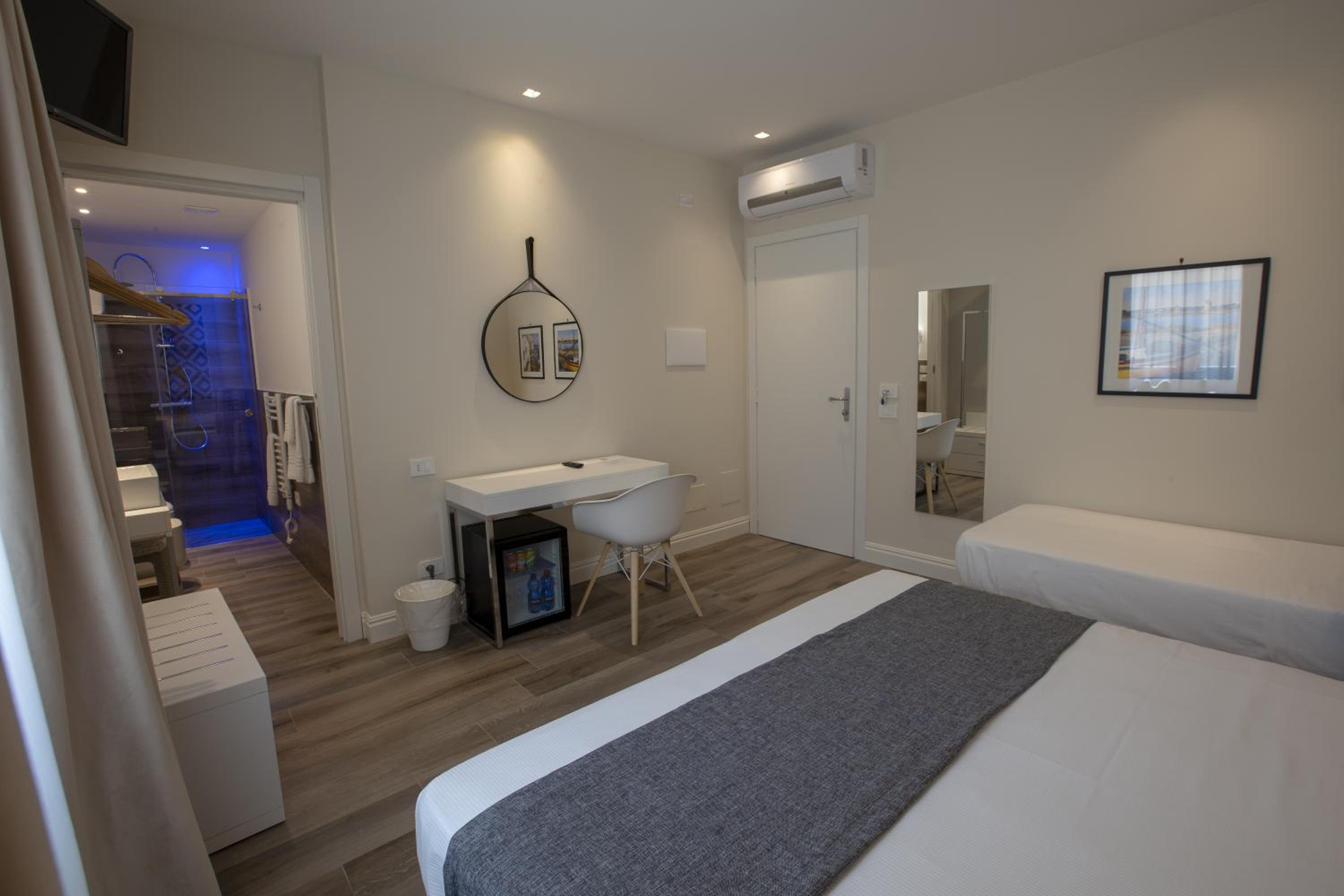 Superior Triple Room photo 3