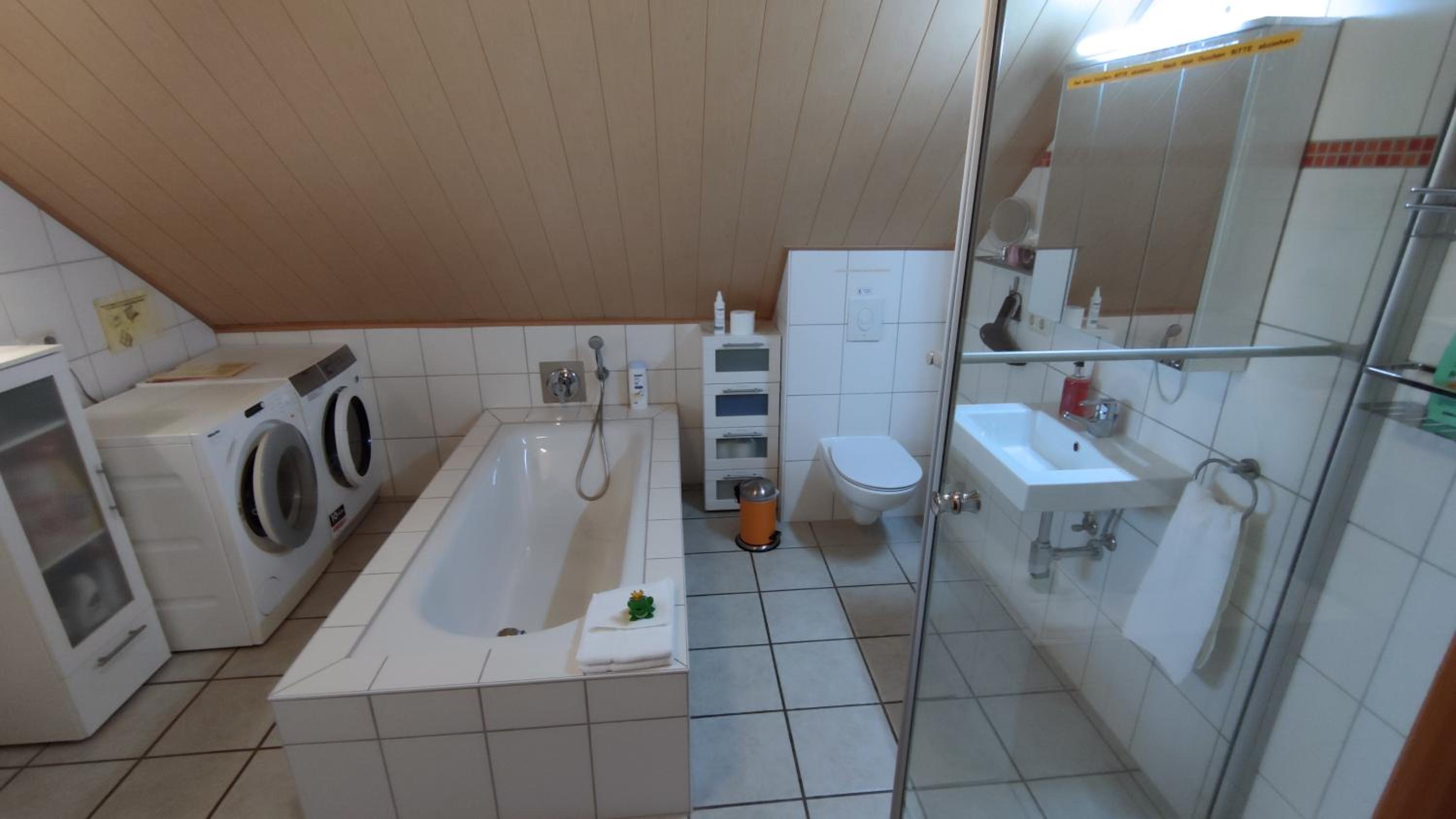 Two-Bedroom Apartment with Balcony - Photo 106
