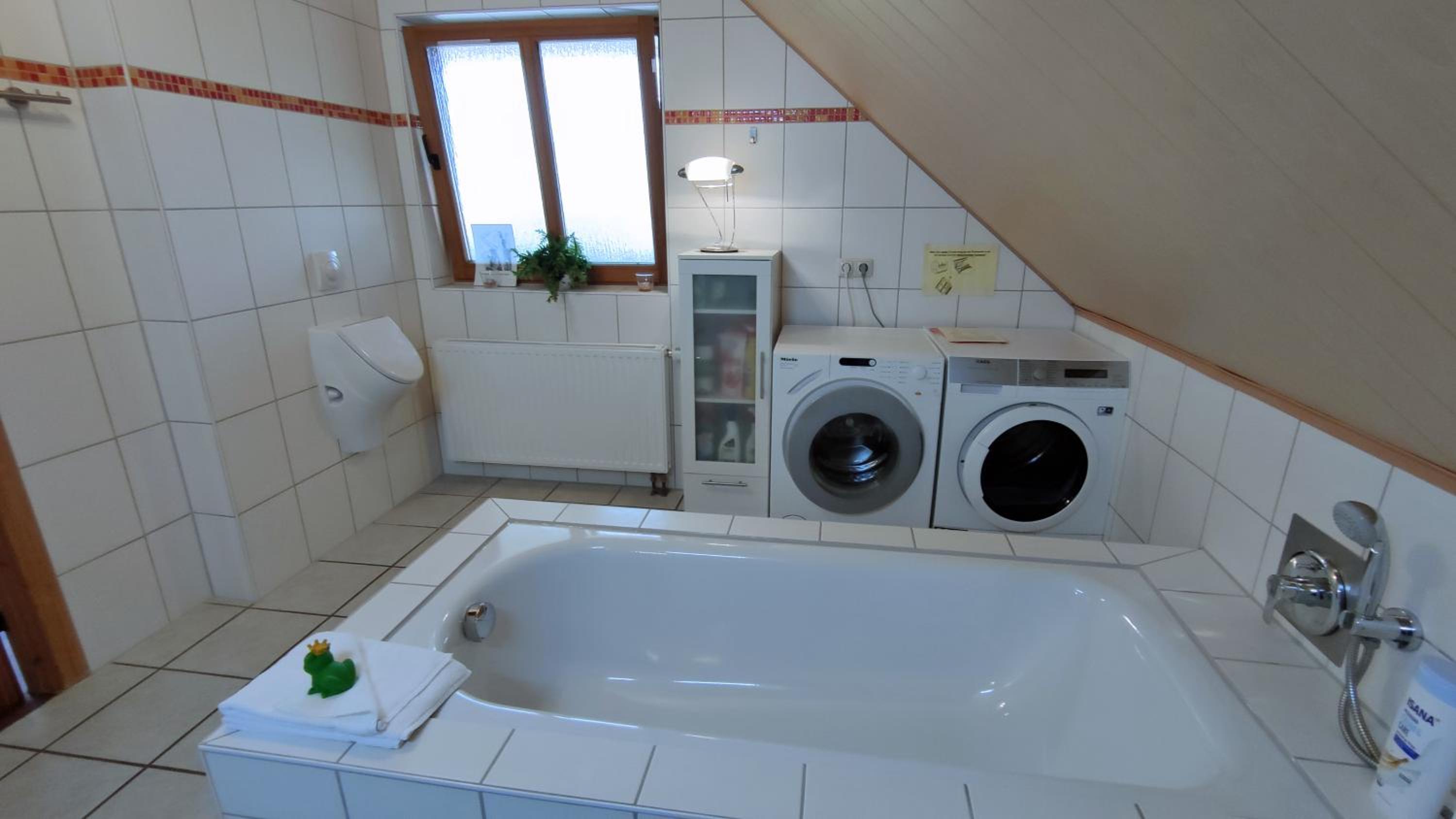 Two-Bedroom Apartment with Balcony - Photo 72