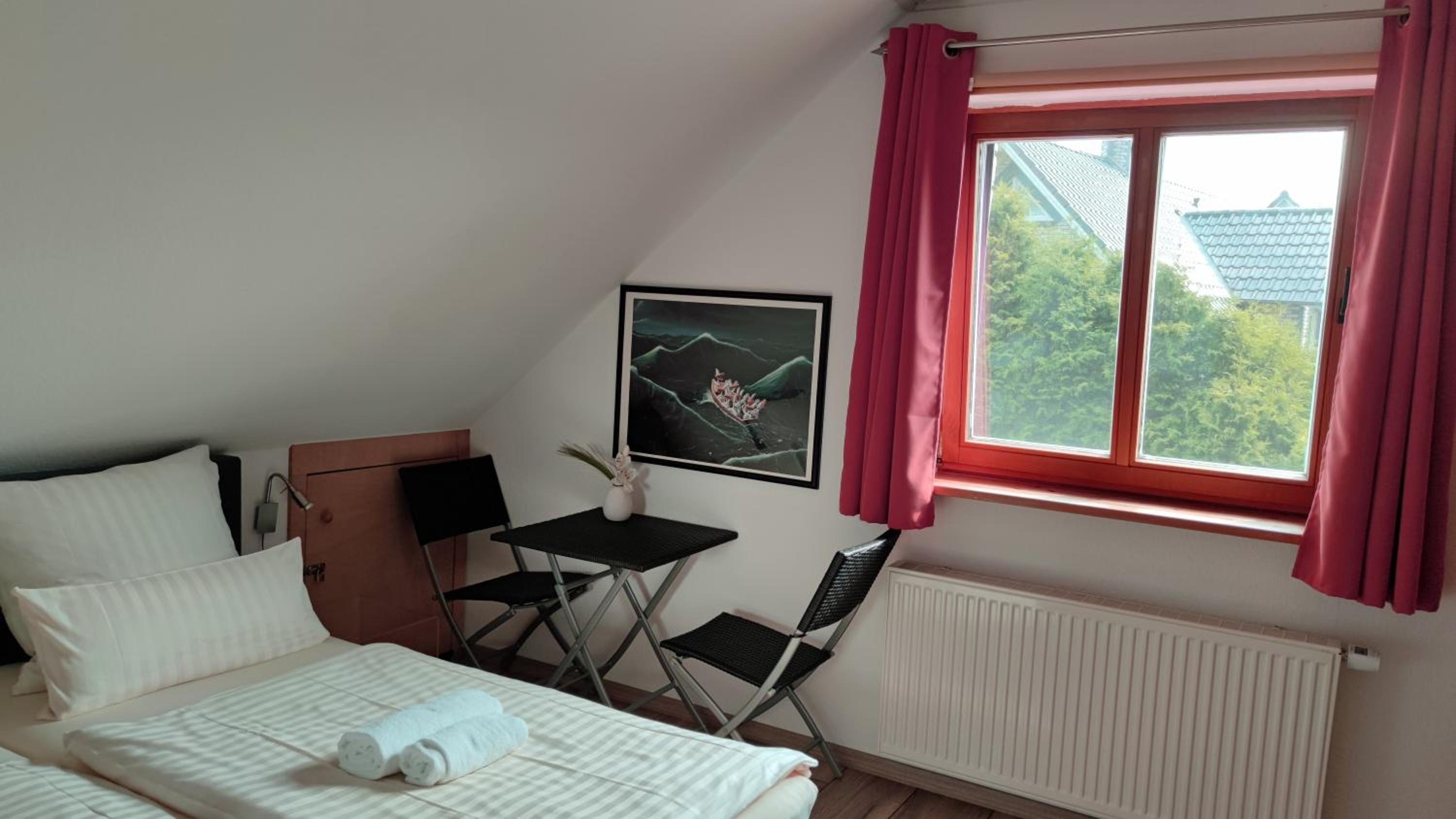 Two-Bedroom Apartment with Balcony - Photo 3